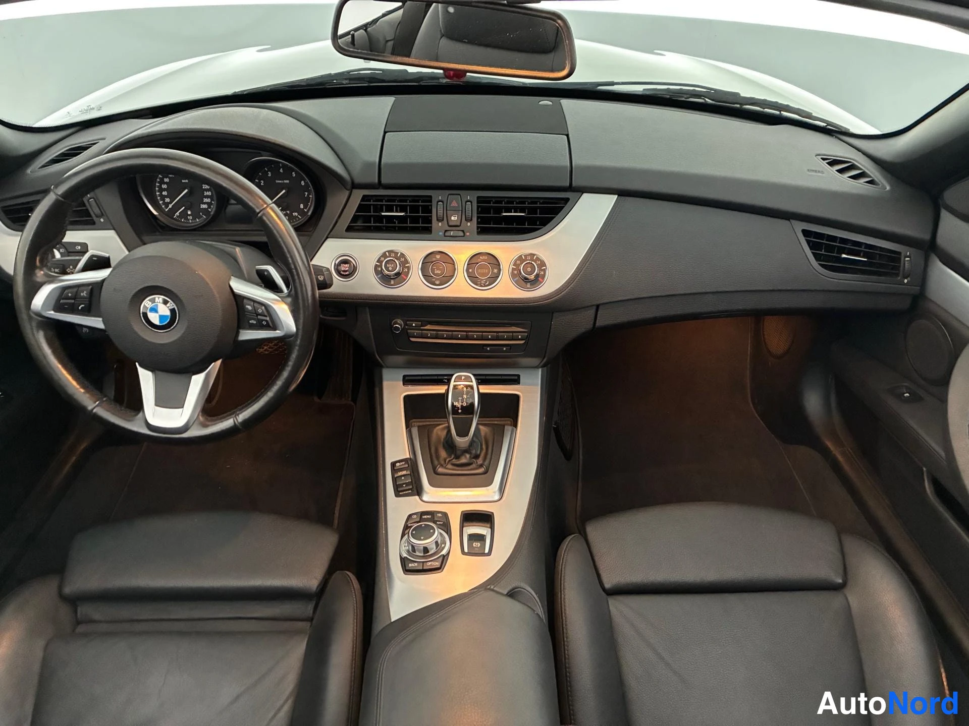 Hopea BMW Z4 sDrive 2010, ohjaamo, kuva 9