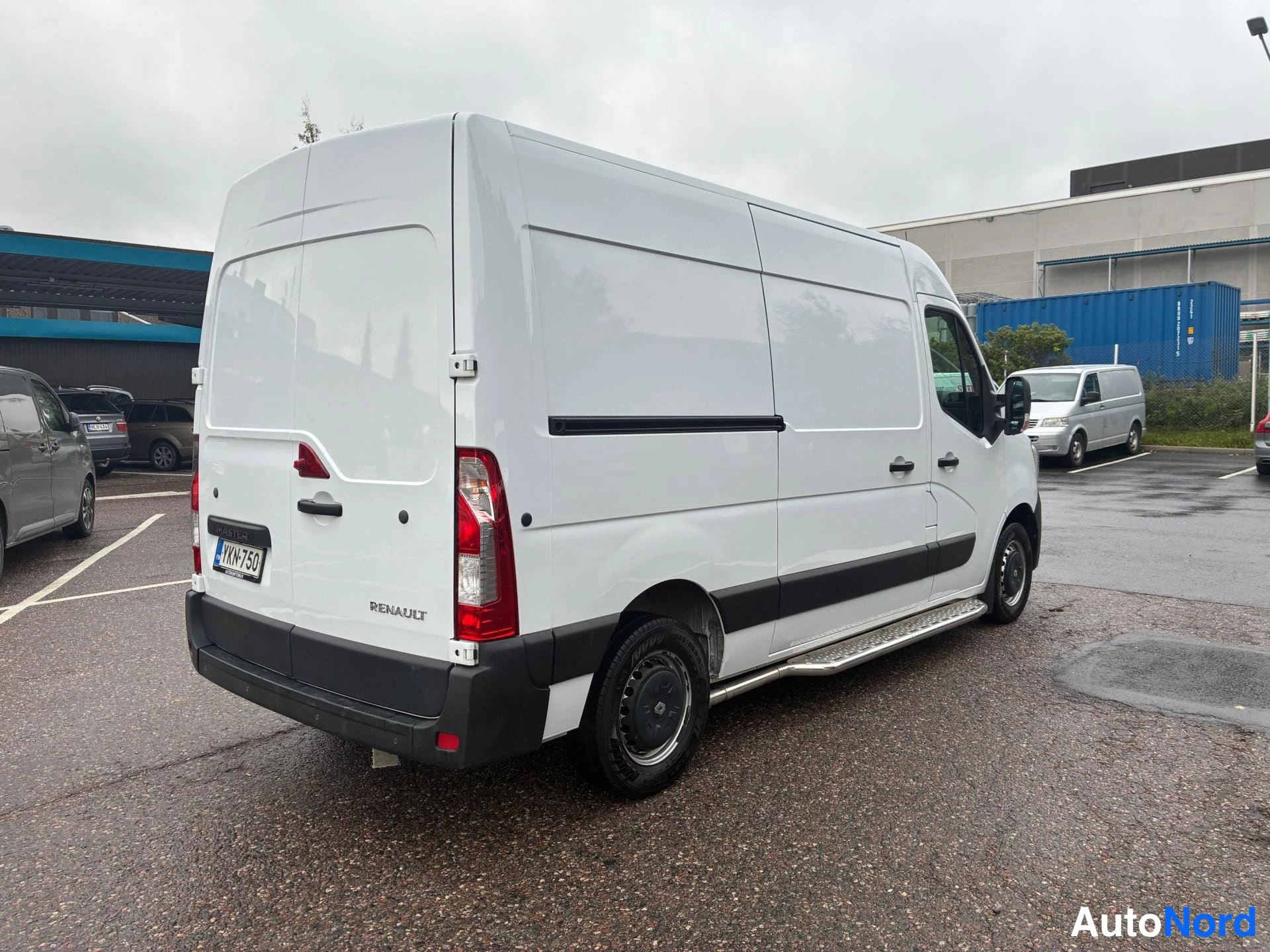 Valkoinen Renault Master 2020, takaviisto, kuva 3