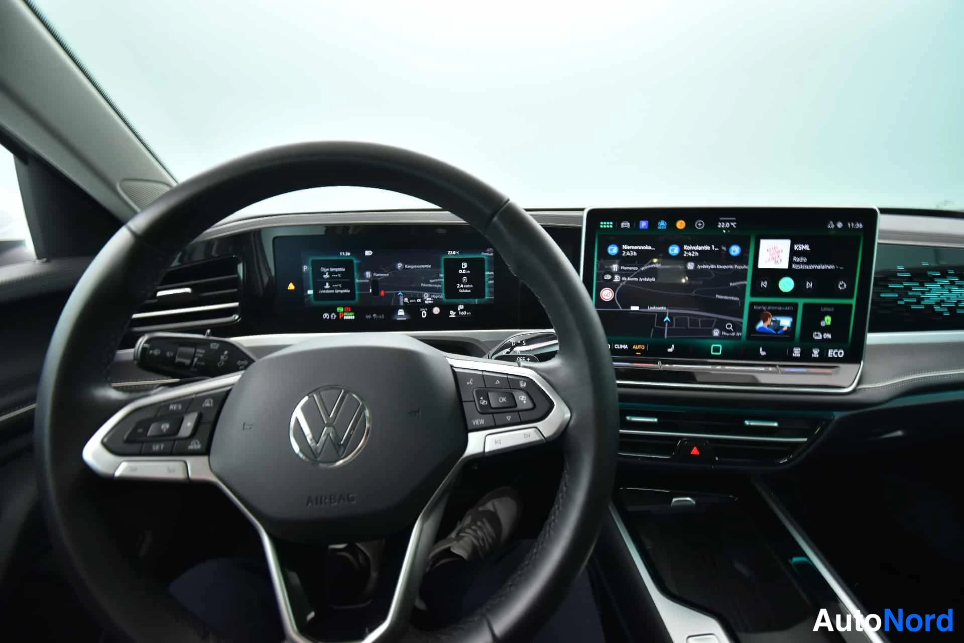 Valkoinen Volkswagen Passat 2024, ohjaamo, kuva 13