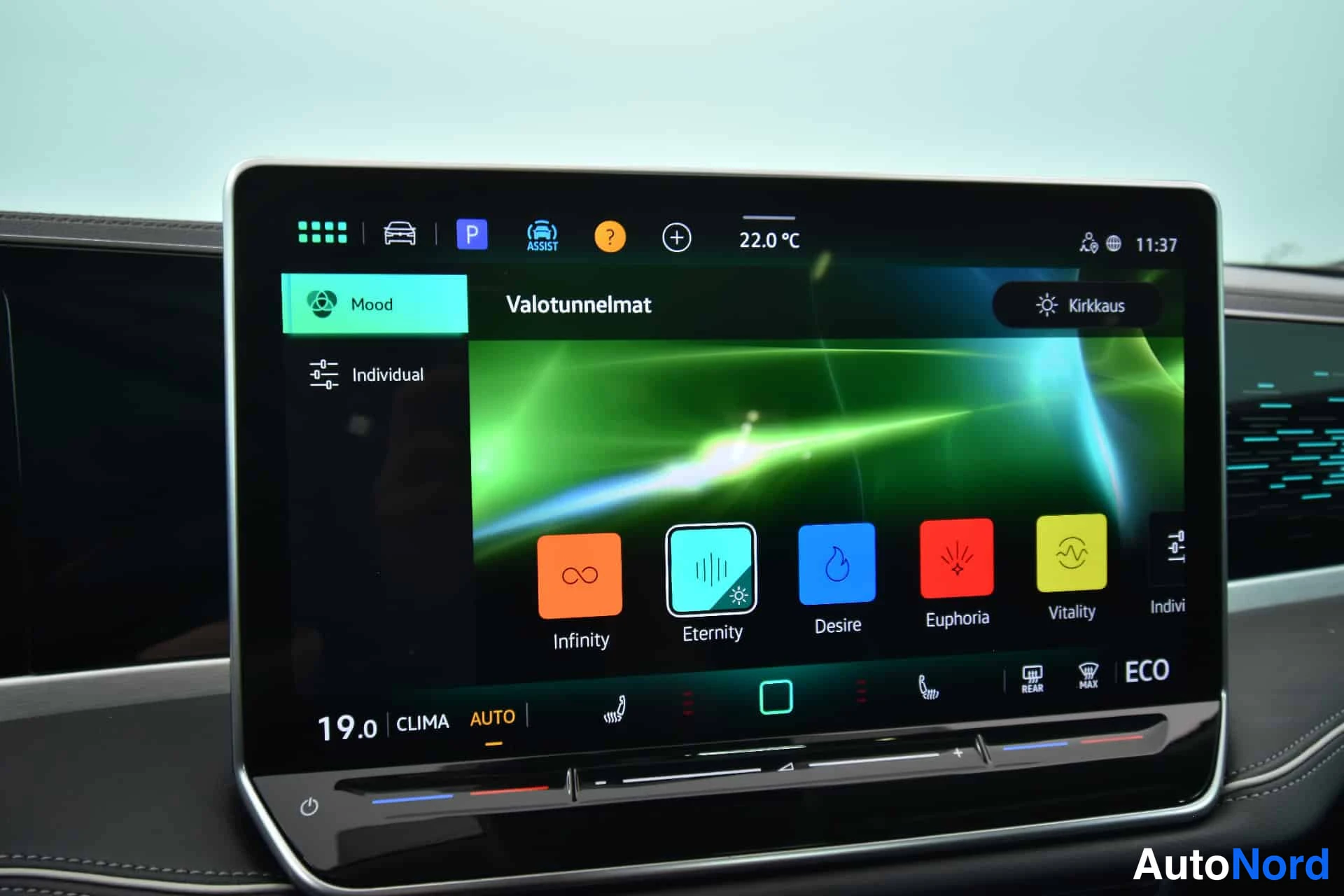 Valkoinen Volkswagen Passat 2024, yksityiskohta, kuva 25