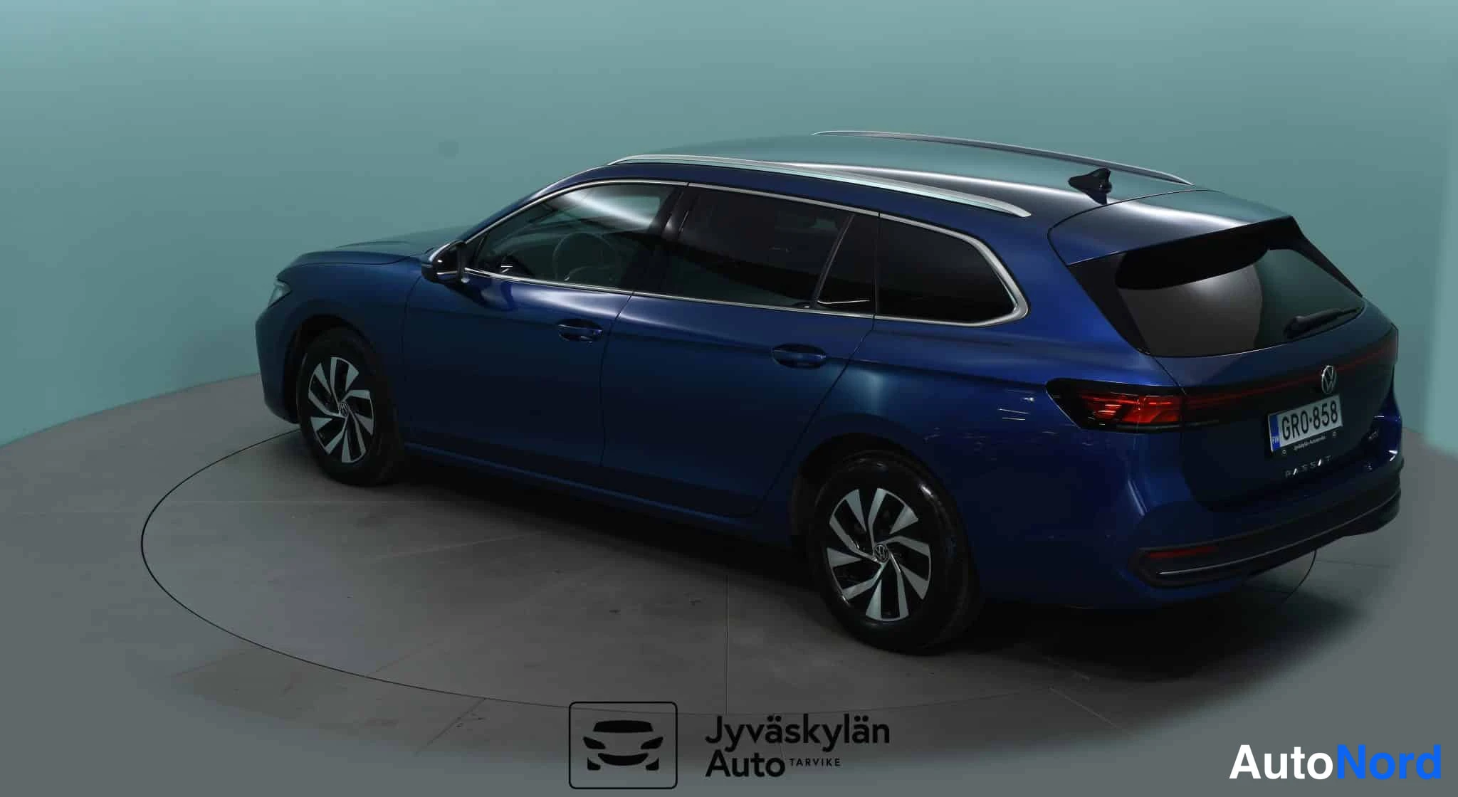 Sininen Volkswagen Passat 2024, takaviisto, kuva 15