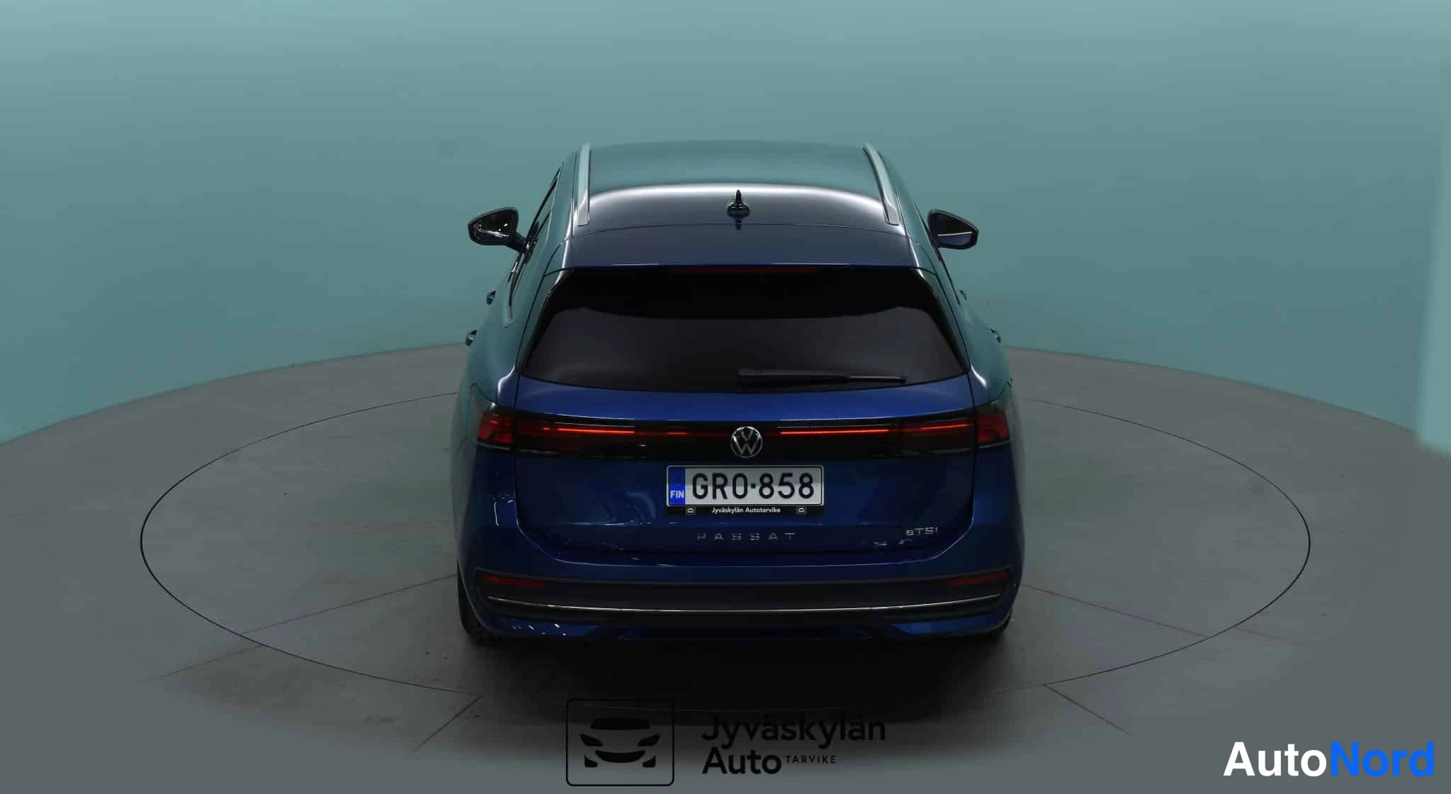 Sininen Volkswagen Passat 2024, takaa, kuva 20