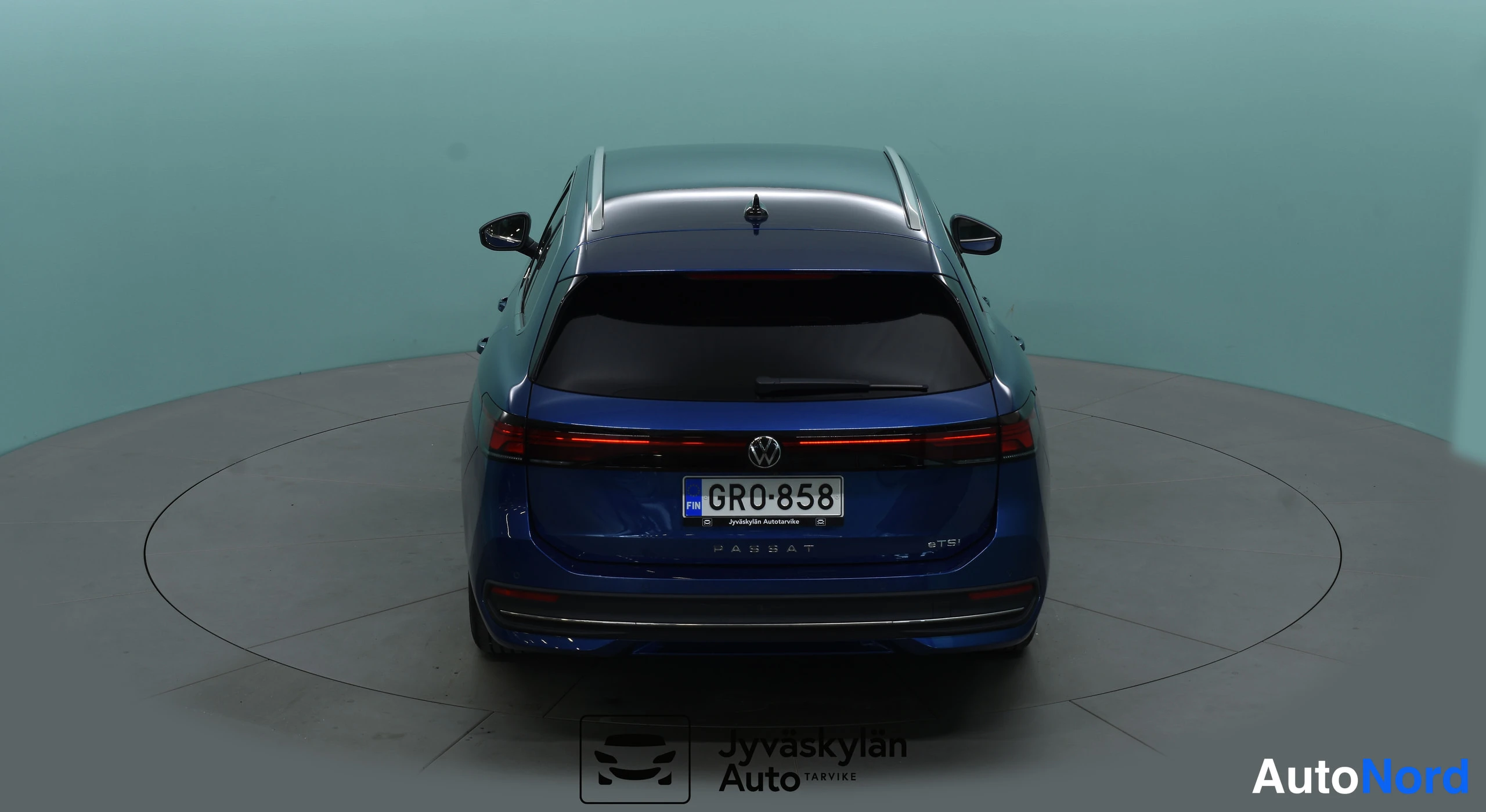 Sininen Volkswagen Passat 2024, takaa, kuva 21
