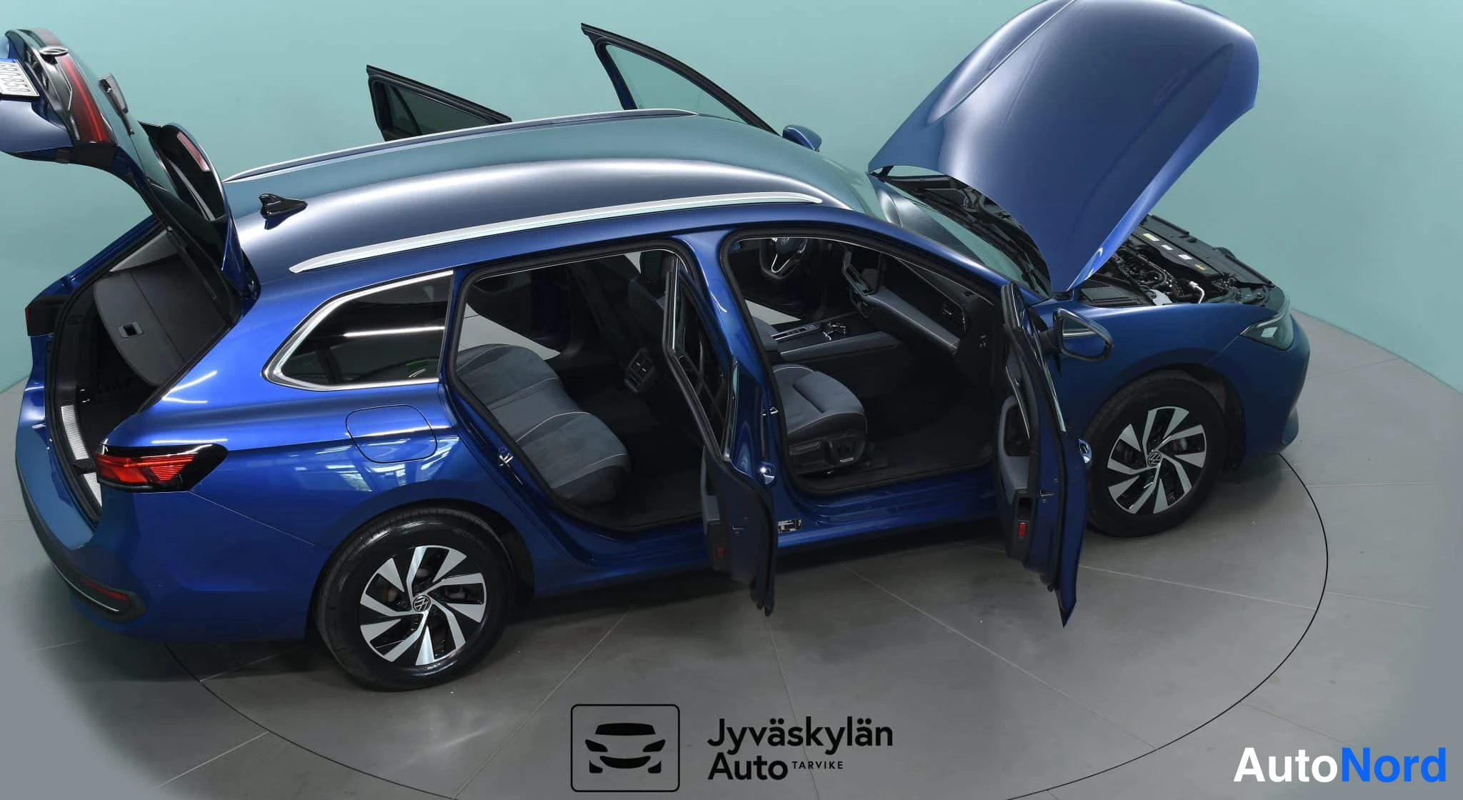 Sininen Volkswagen Passat 2024, takaviisto, kuva 17