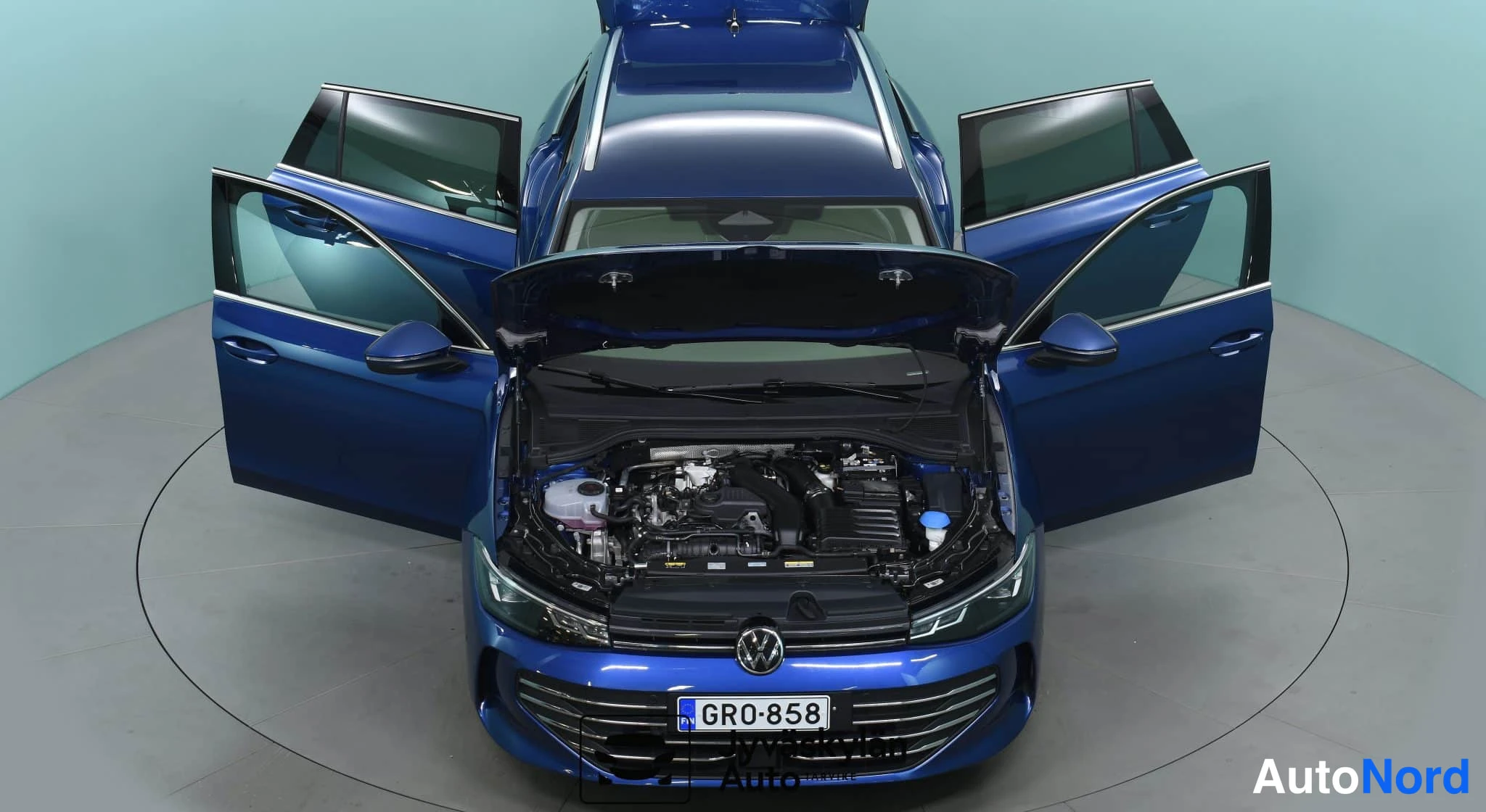 Sininen Volkswagen Passat 2024, etuviisto, kuva 5