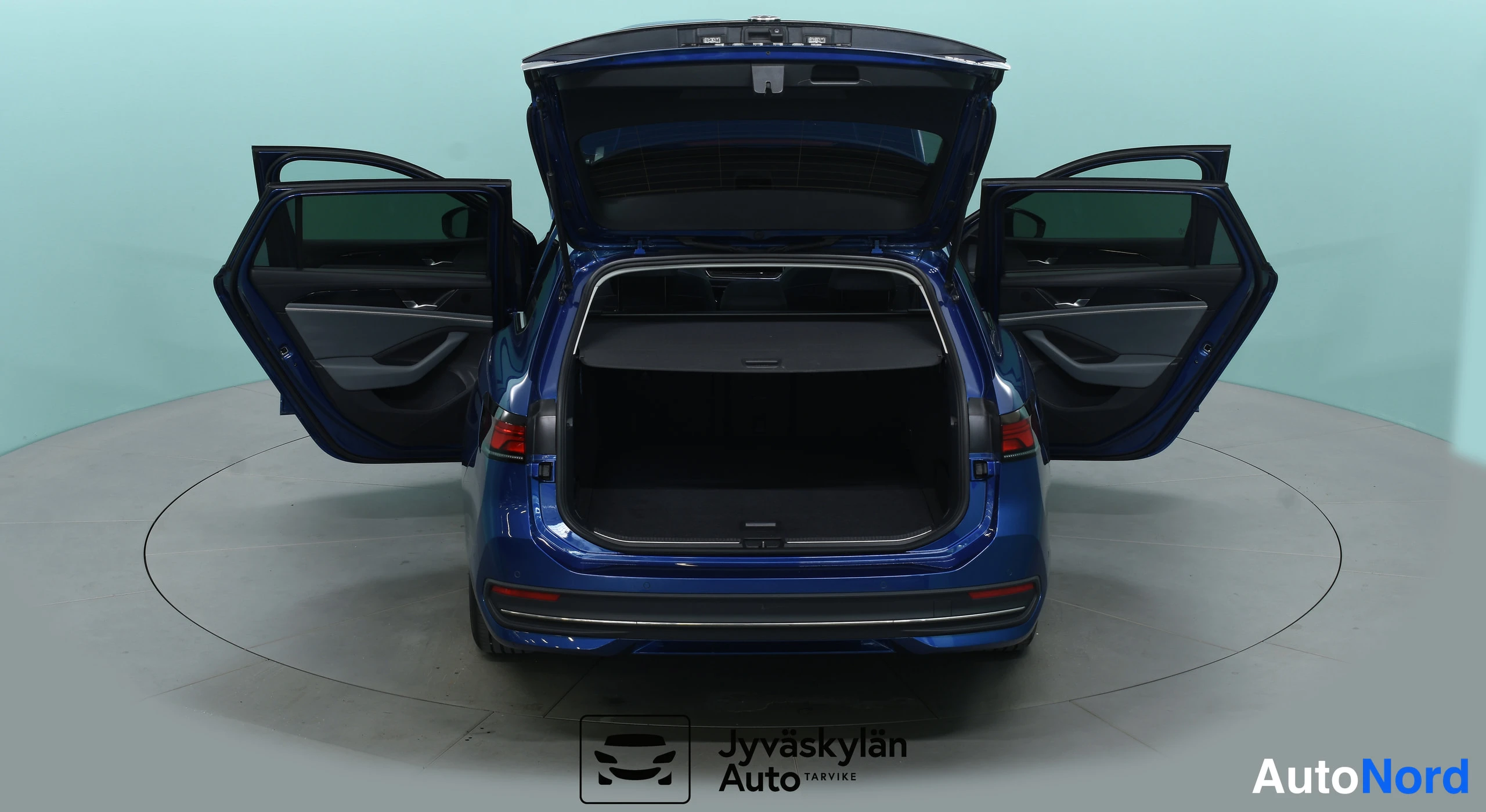 Sininen Volkswagen Passat 2024, takaa, kuva 19