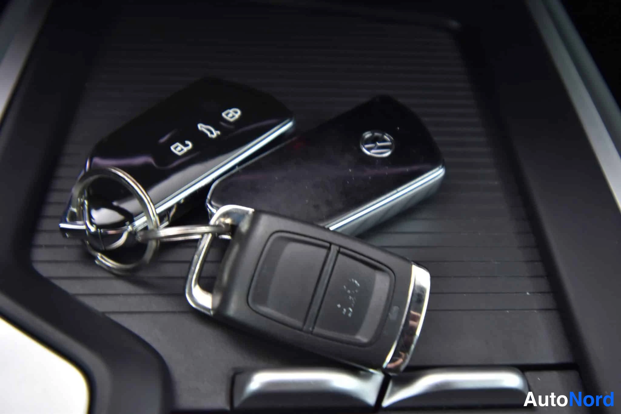 Sininen Volkswagen Passat 2024, yksityiskohta, kuva 39