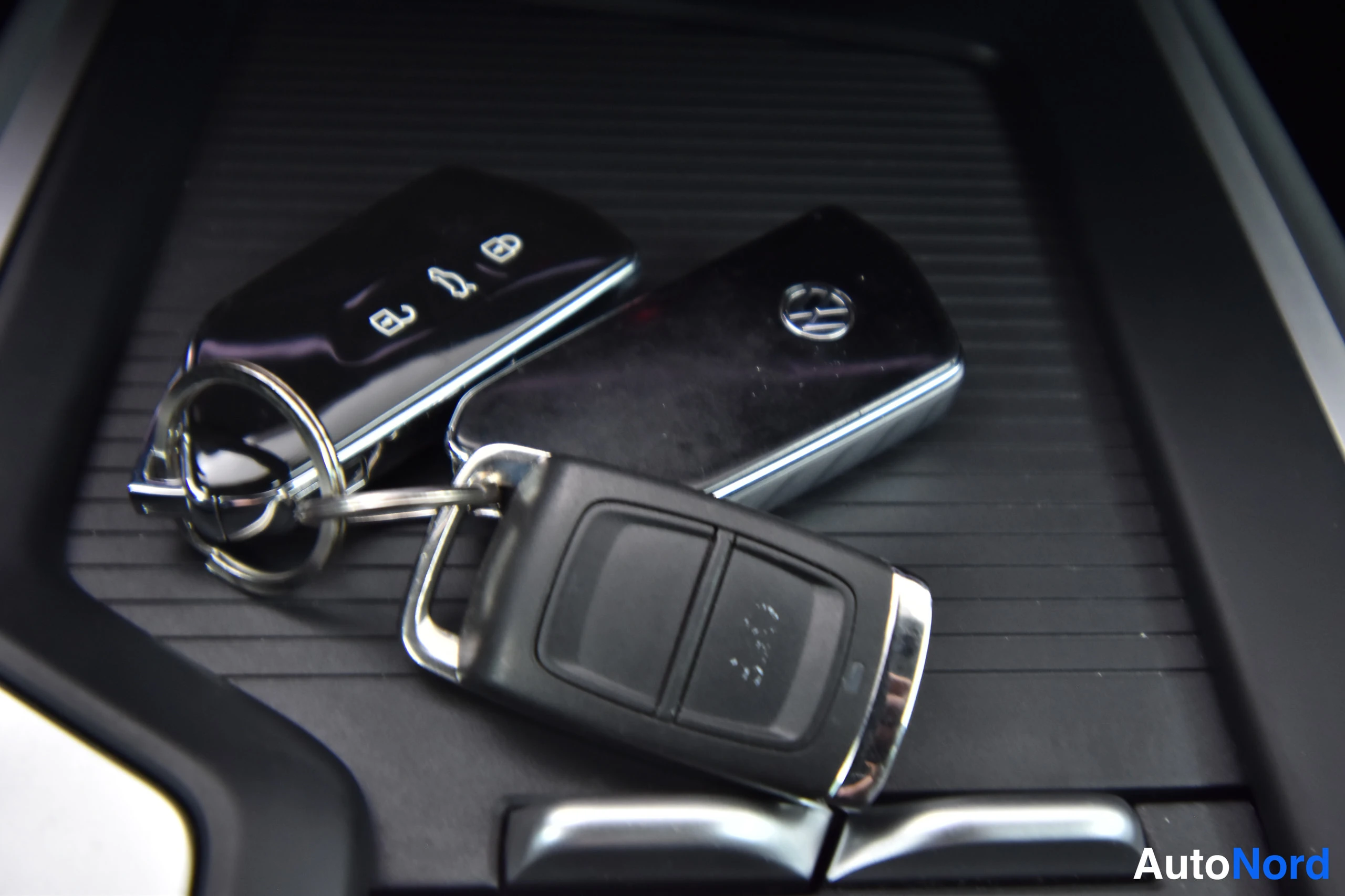 Sininen Volkswagen Passat 2024, yksityiskohta, kuva 40