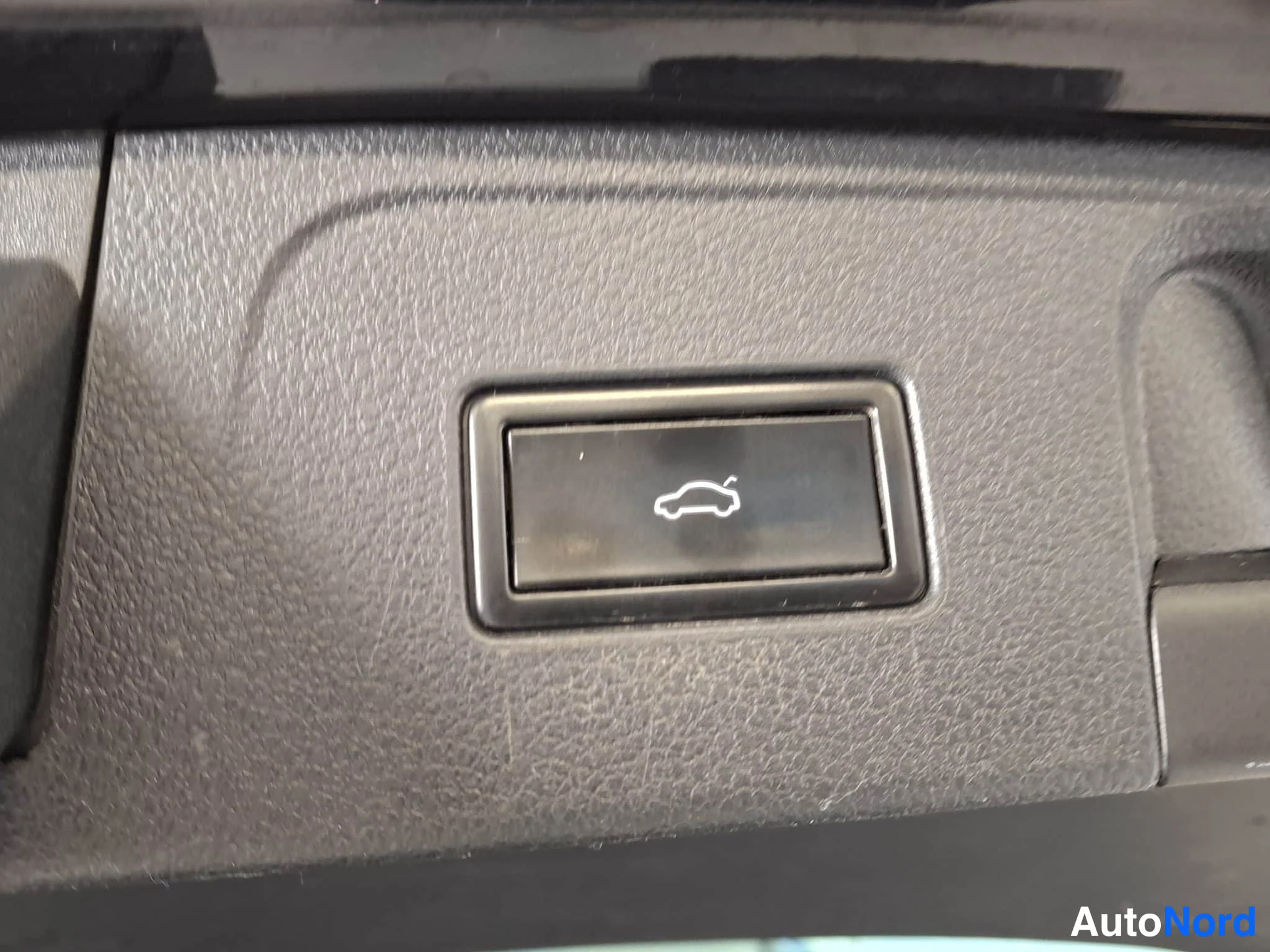 Musta Volkswagen Passat 2017, yksityiskohta, kuva 28