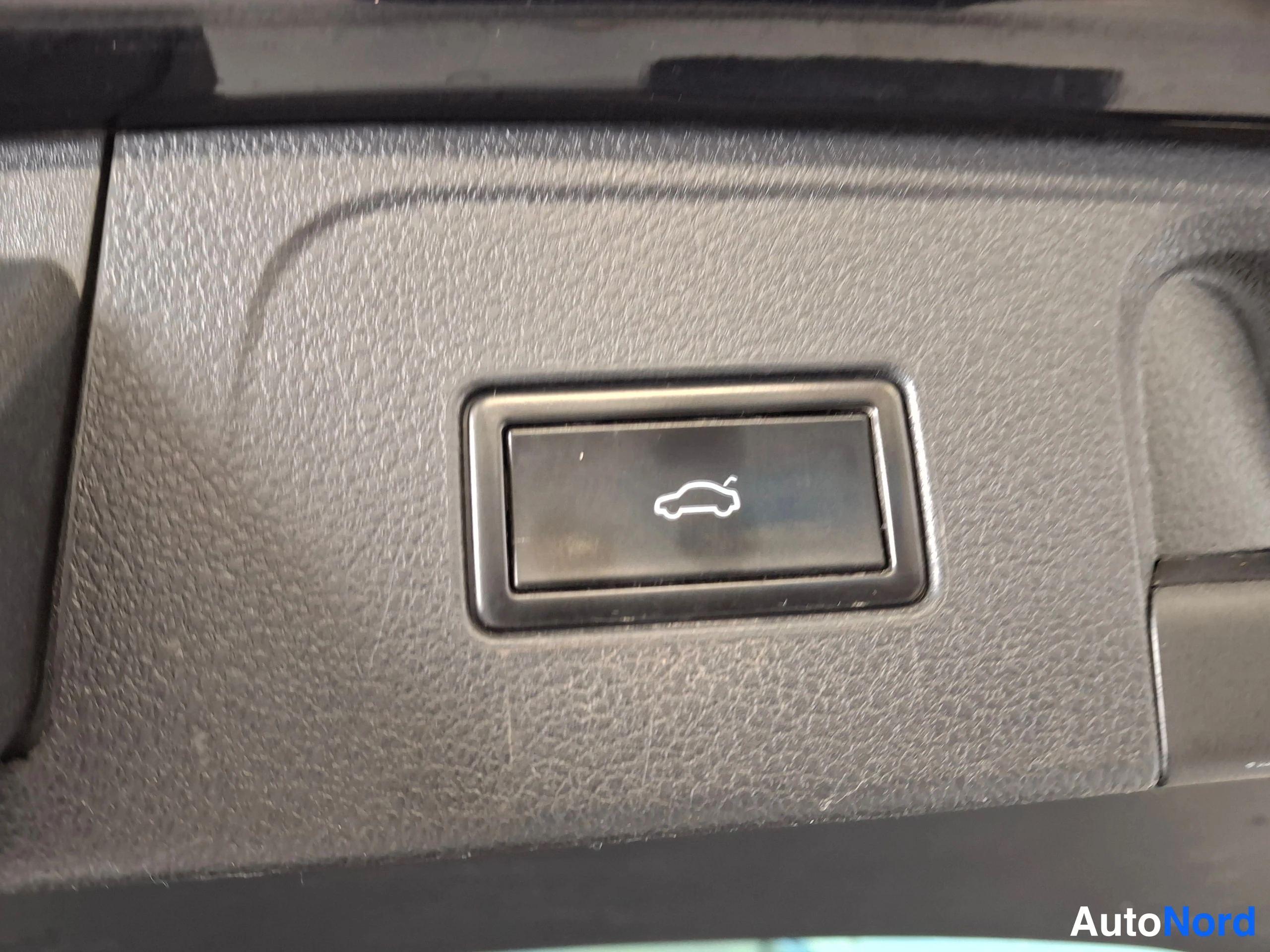 Musta Volkswagen Passat 2017, yksityiskohta, kuva 29