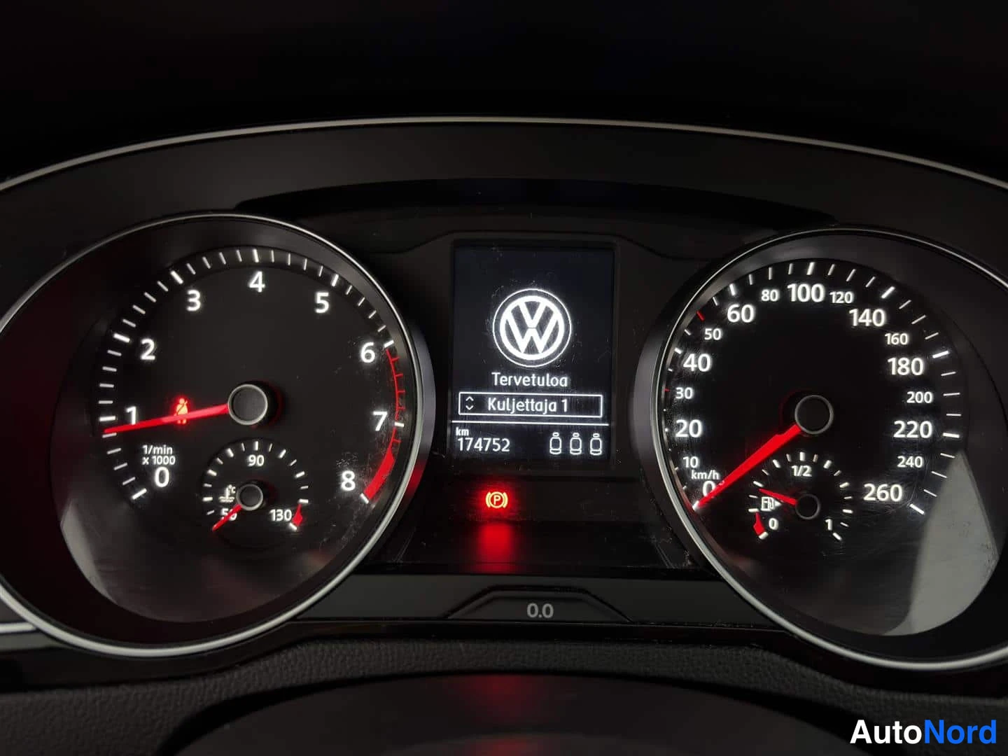 Harmaa Volkswagen Passat 2018, yksityiskohta, kuva 21