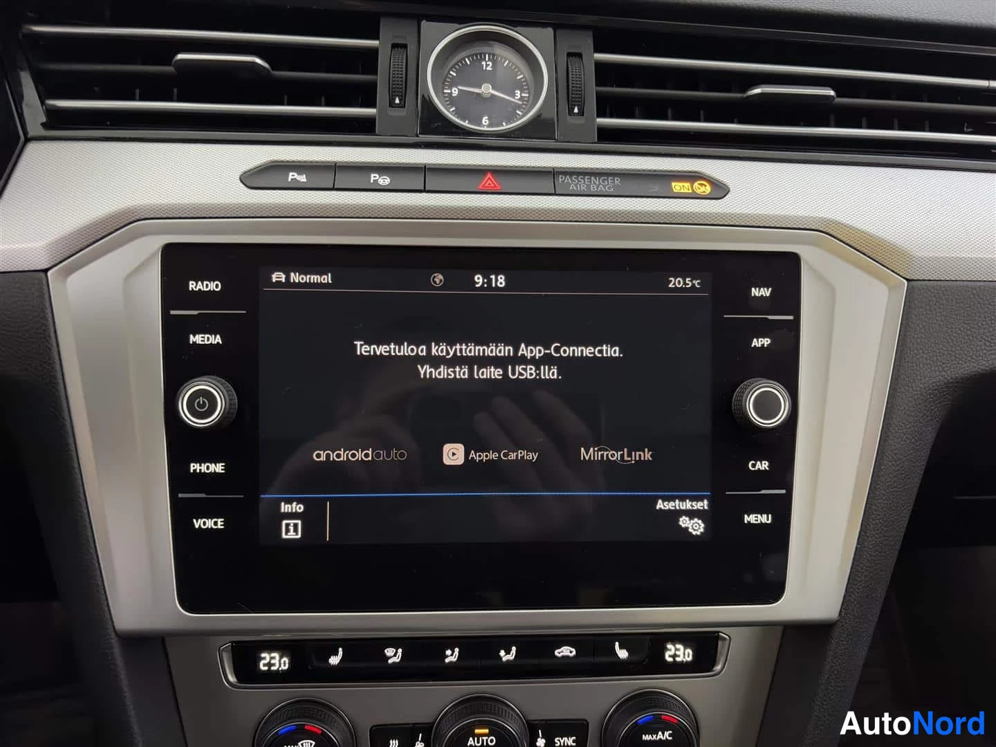 Harmaa Volkswagen Passat 2018, yksityiskohta, kuva 23