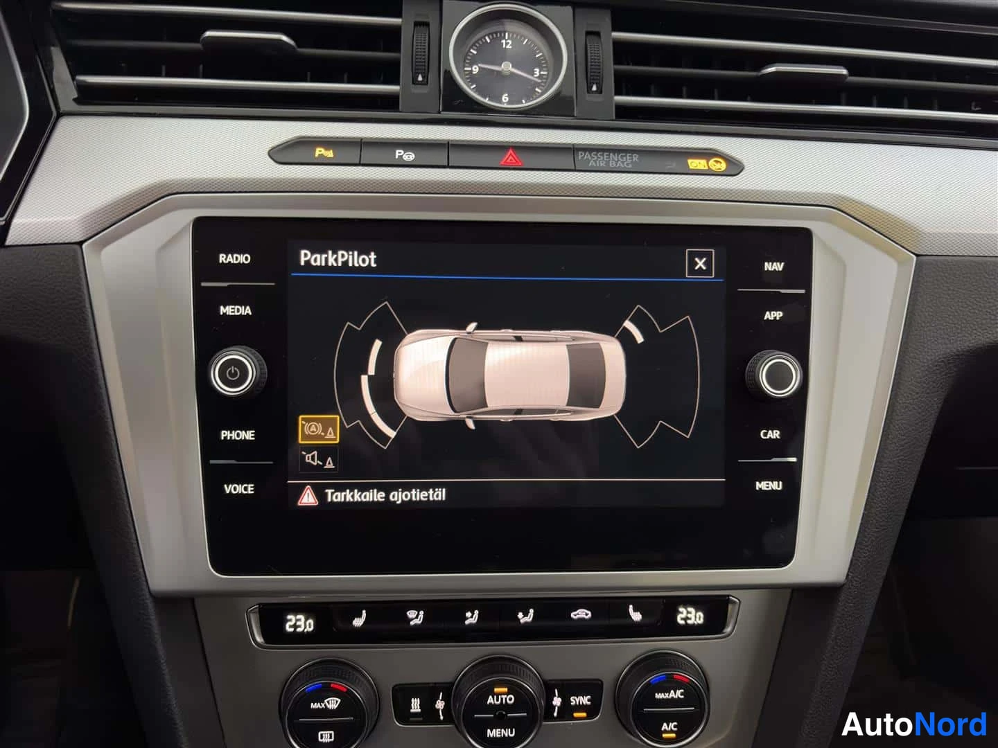 Harmaa Volkswagen Passat 2018, yksityiskohta, kuva 24