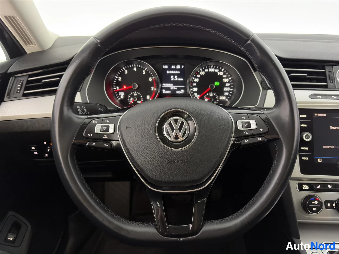 Harmaa Volkswagen Passat 2018, yksityiskohta, kuva 27