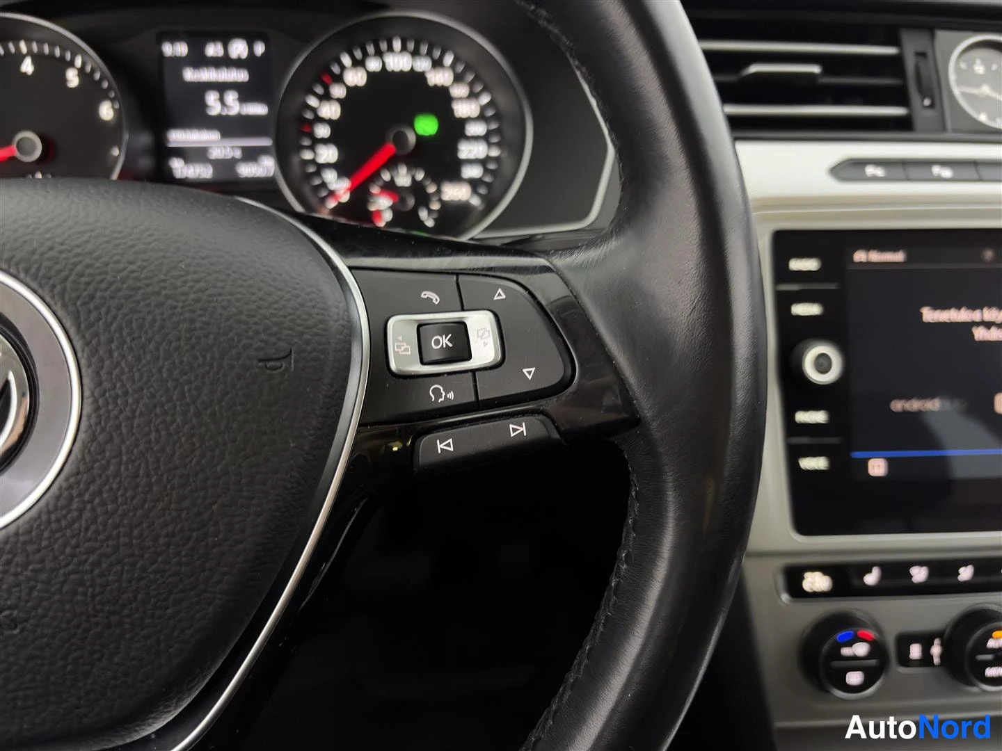Harmaa Volkswagen Passat 2018, yksityiskohta, kuva 29
