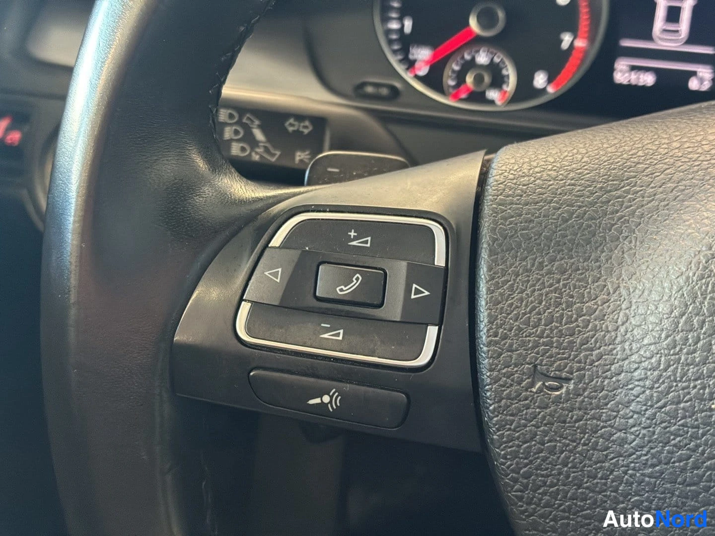 Ruskea Volkswagen Passat 2012, yksityiskohta, kuva 15