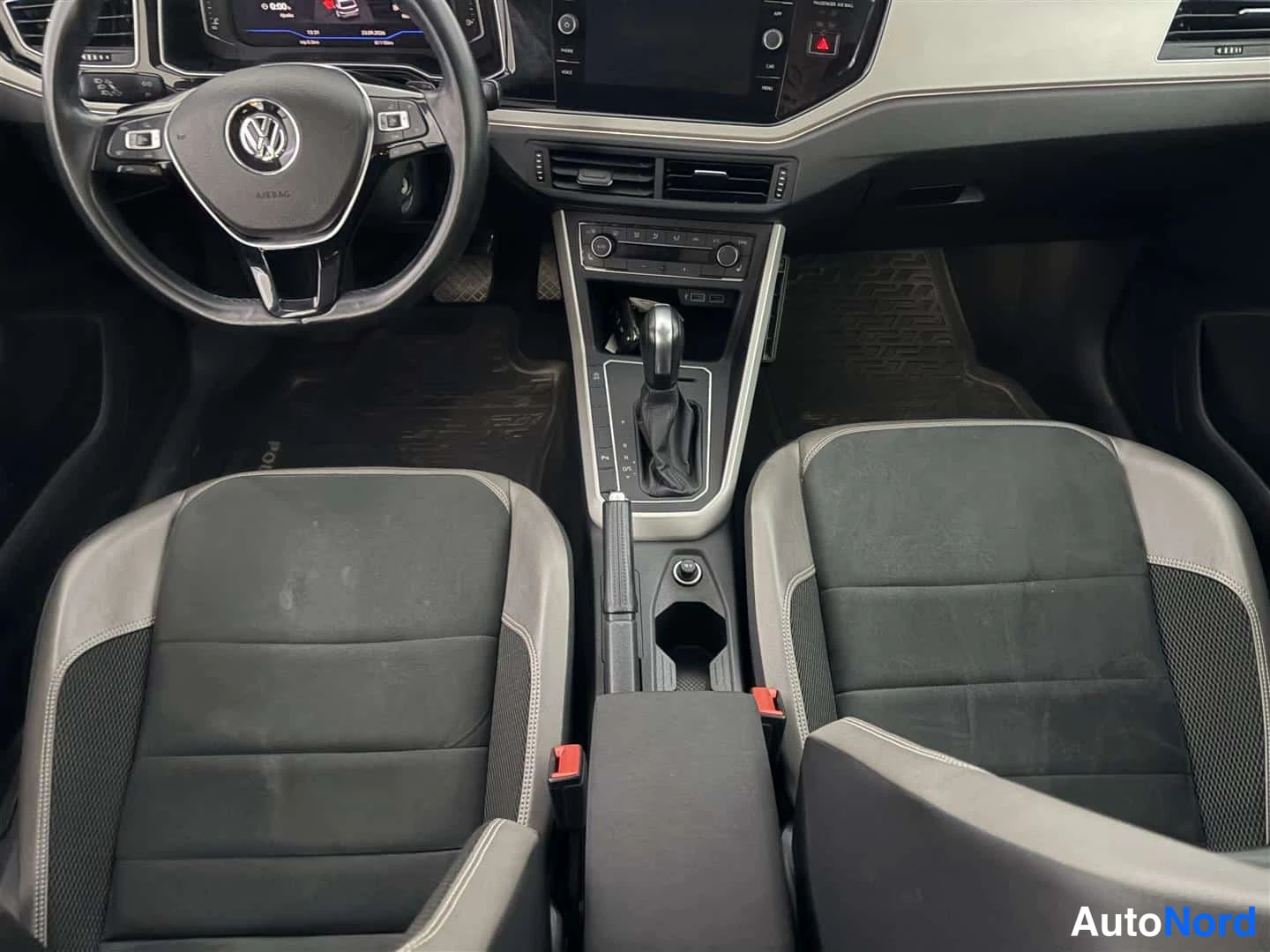 Musta Volkswagen Polo 2020, etuistuimet, kuva 18