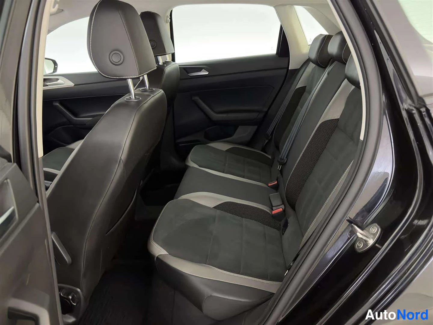 Musta Volkswagen Polo 2020, takaistuimet, kuva 20
