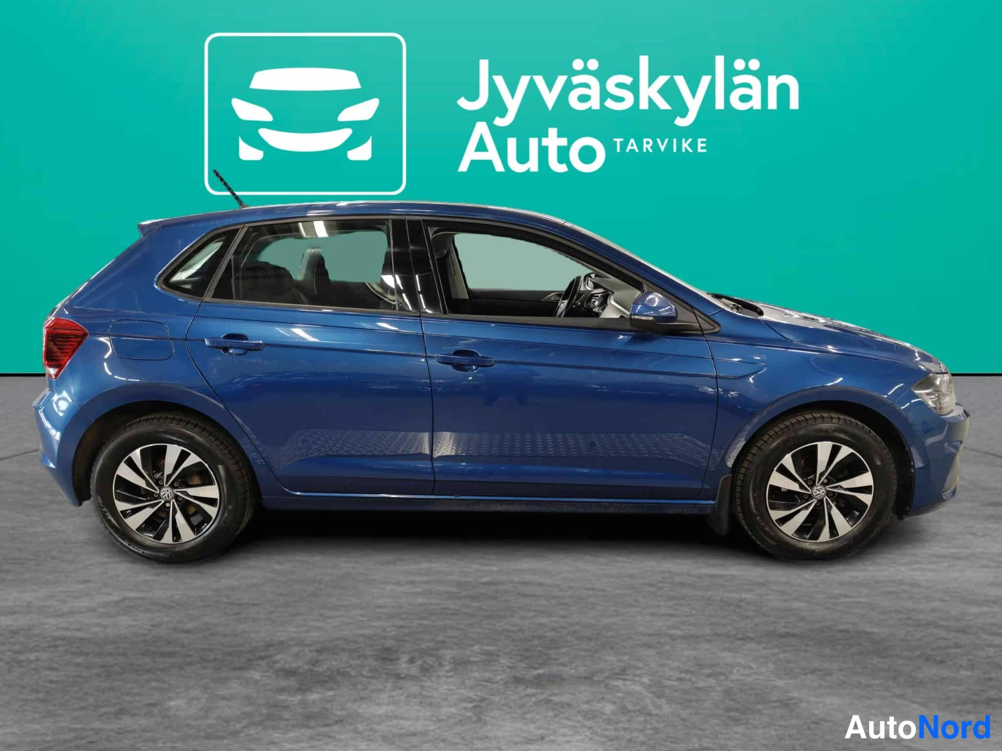 Sininen Volkswagen Polo 2018, sivulta, kuva 9