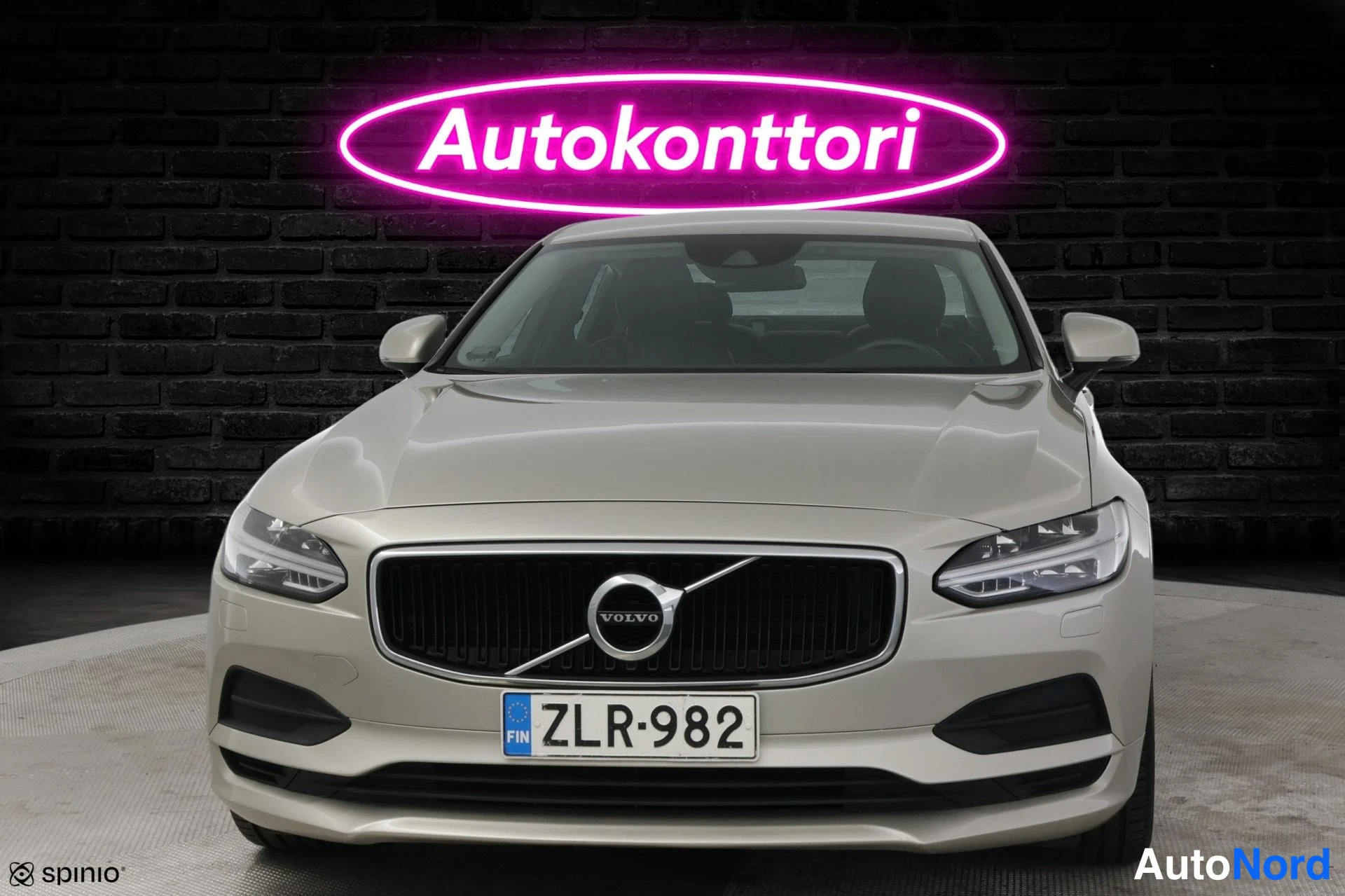 Beige Volvo S90 2017, edestä, kuva 3