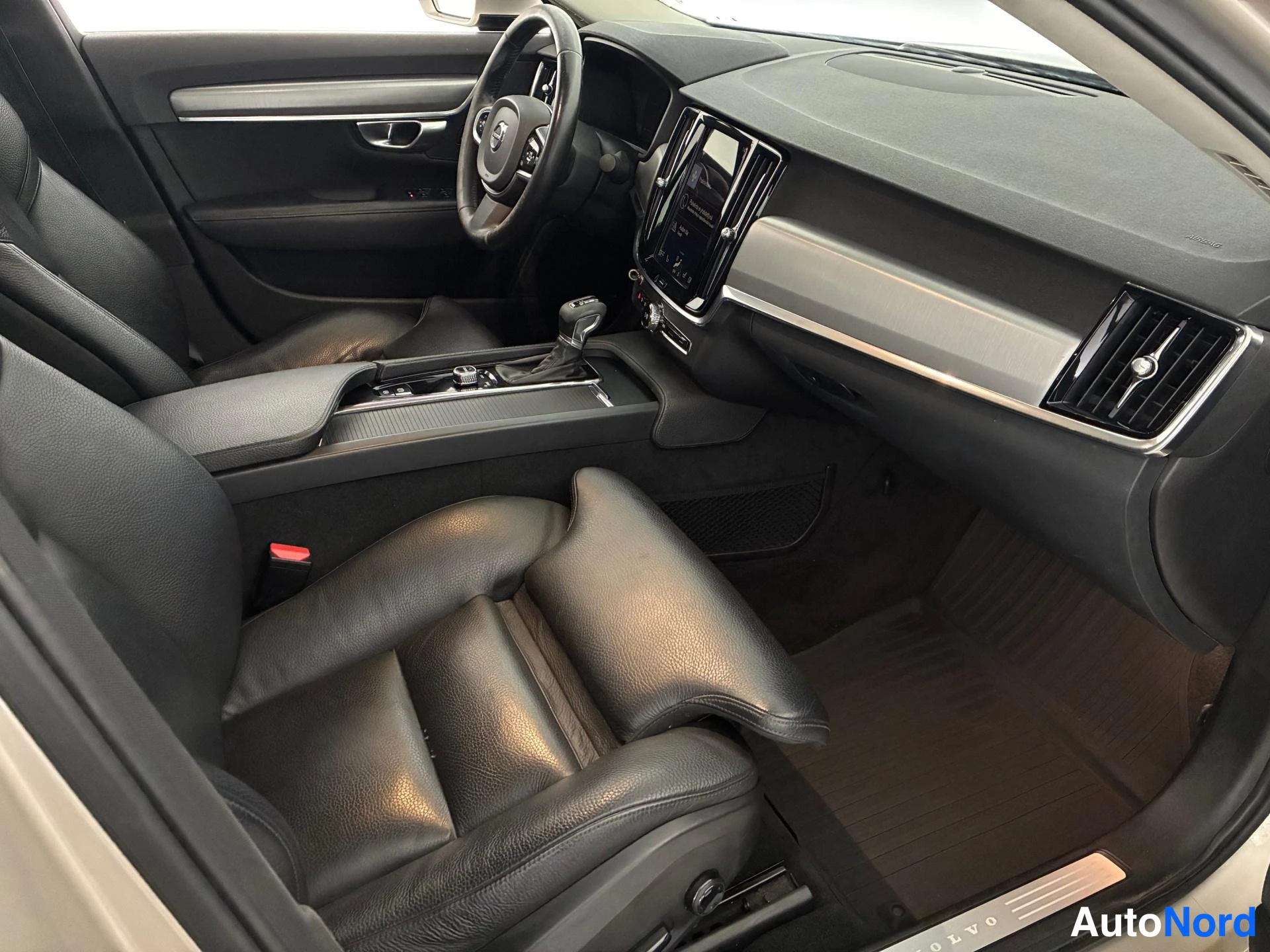 Beige Volvo S90 2017, ohjaamo, kuva 9