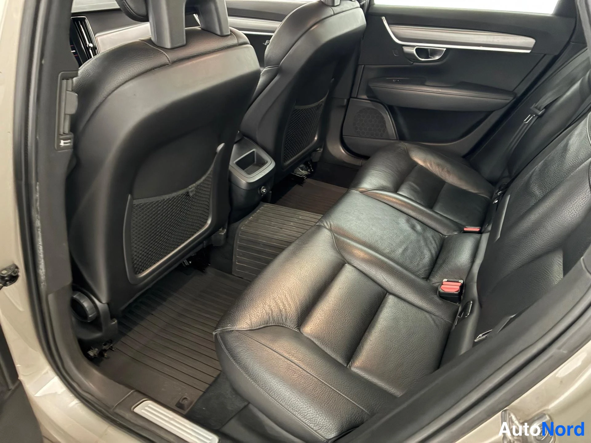 Beige Volvo S90 2017, takaistuimet, kuva 10