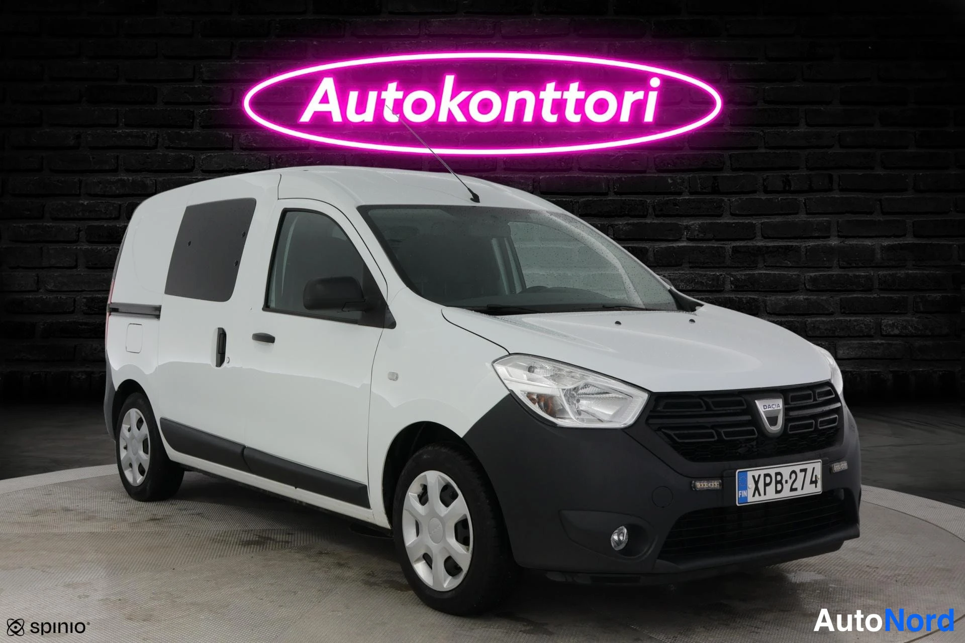 Valkoinen Dacia Dokker 2020, etuviisto, keula oikealle, kuva 2