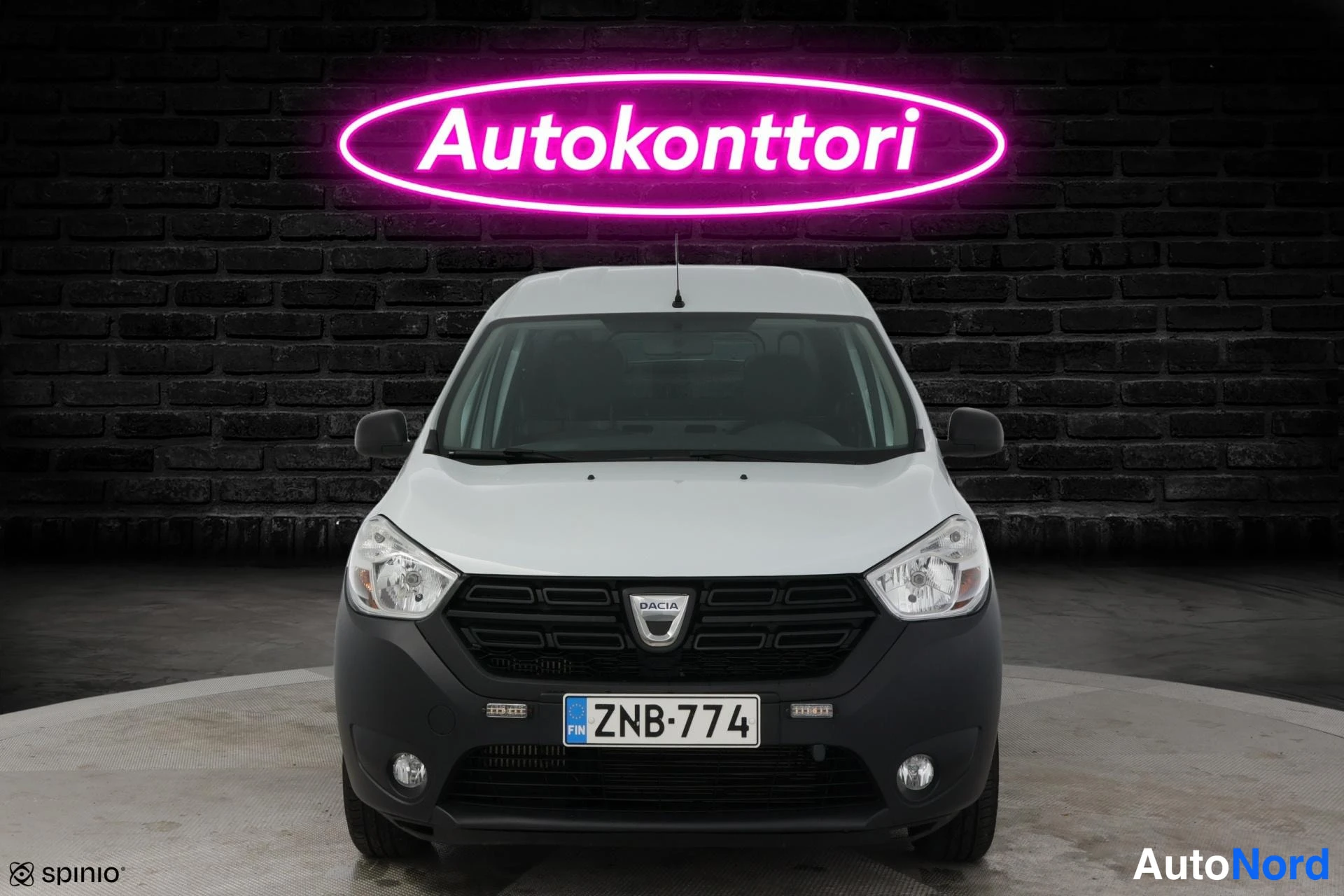 Valkoinen Dacia Dokker 2020, edestä, kuva 3