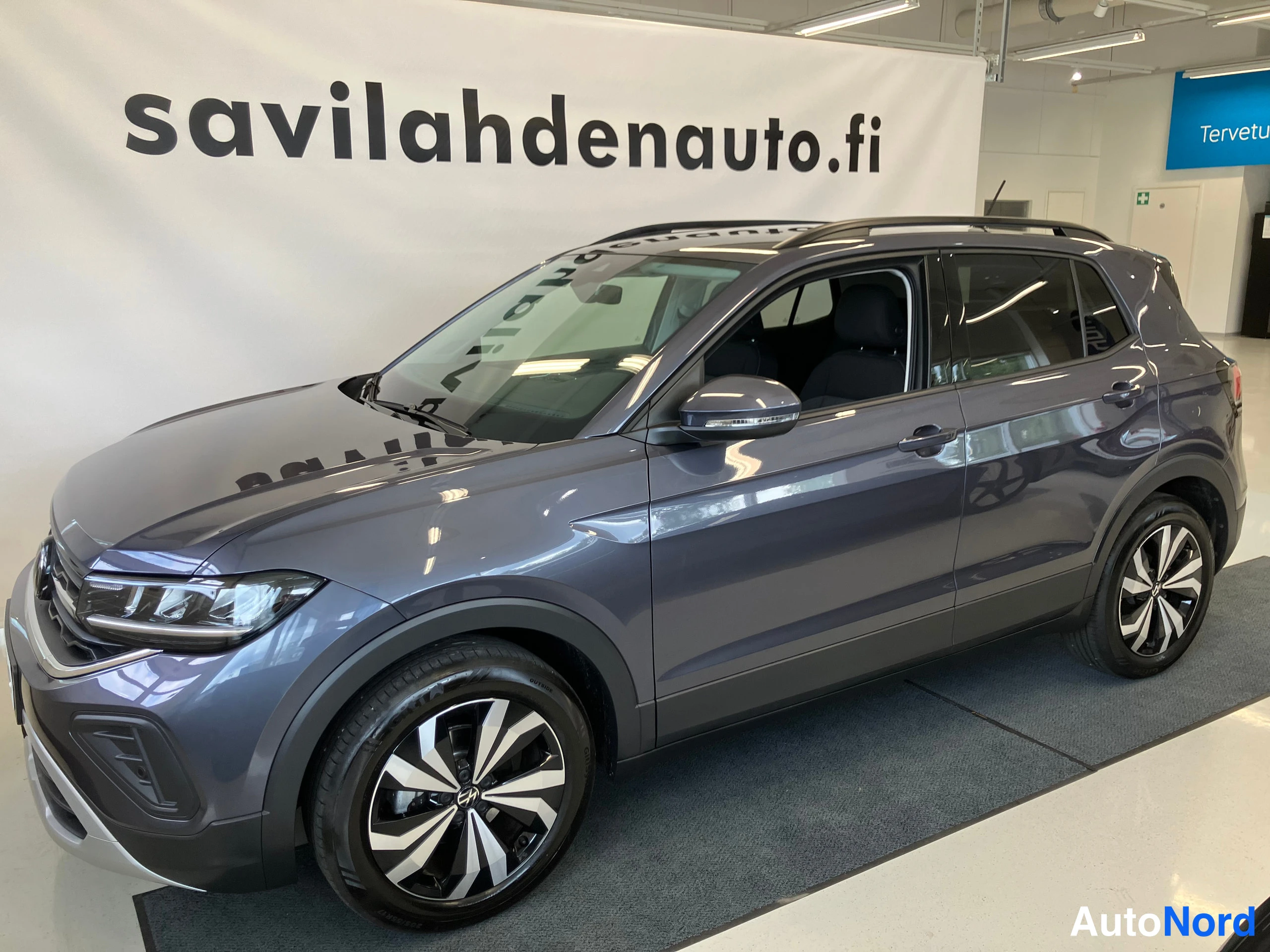 Harmaa Volkswagen T-Cross 2025, etuviisto, keula vasemmalle, kuva 2