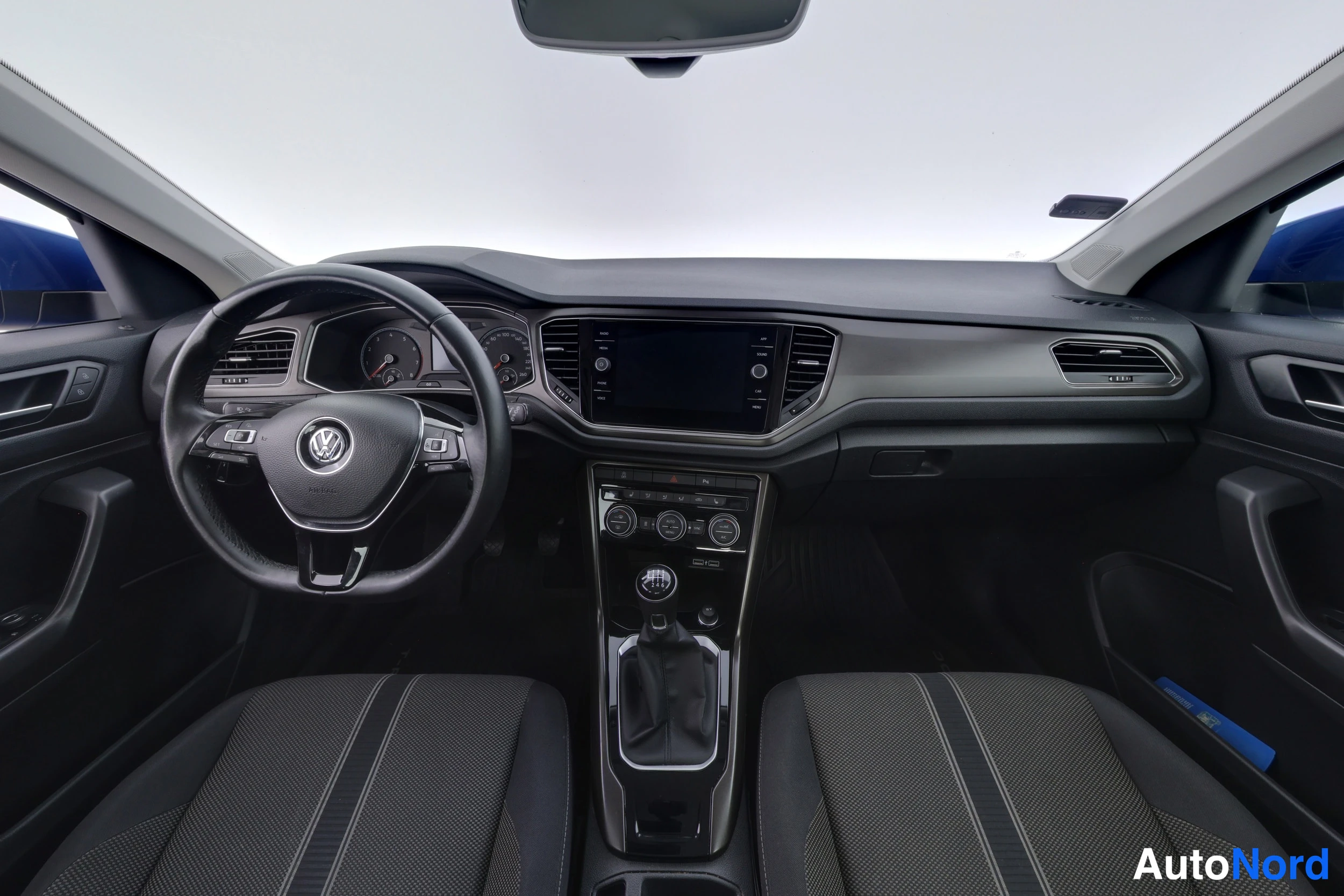 Sininen Volkswagen T-Roc 2019, ohjaamo, kuva 14