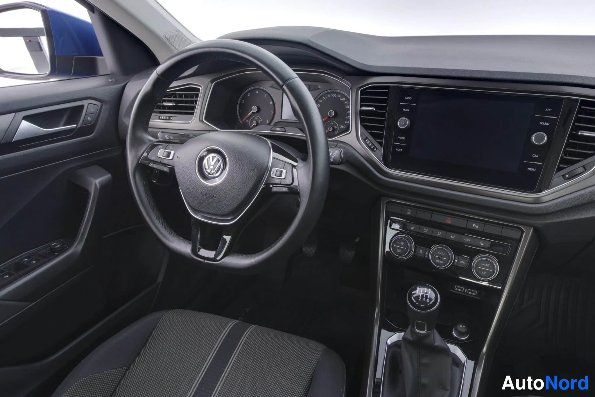 Sininen Volkswagen T-Roc 2019, ohjaamo, kuva 15
