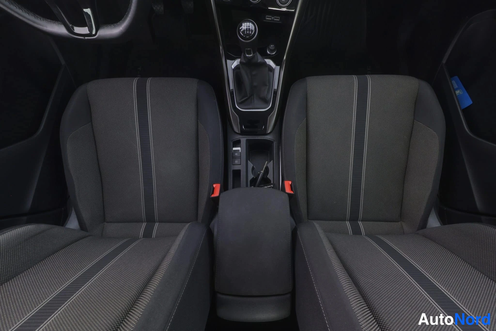 Sininen Volkswagen T-Roc 2019, etuistuimet, kuva 19