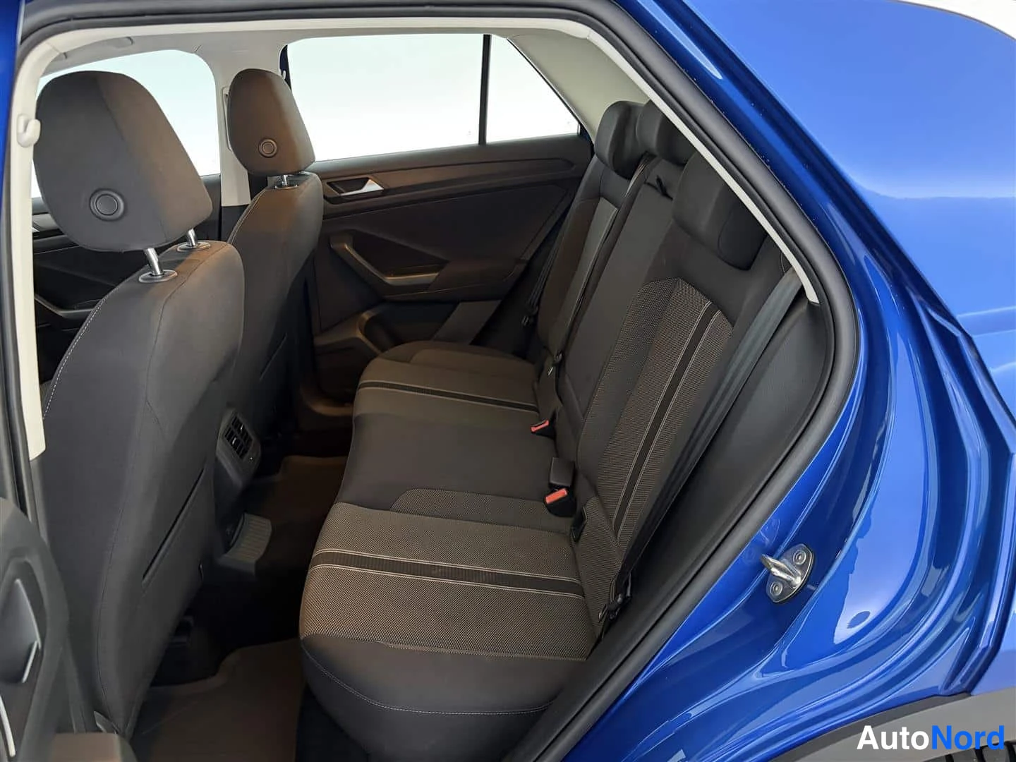 Sininen Volkswagen T-Roc 2019, takaistuimet, kuva 22