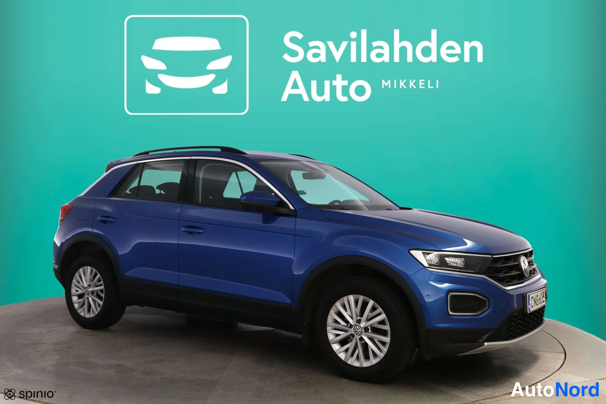 Sininen Volkswagen T-Roc 2019, etuviisto, keula oikealle, kuva 3