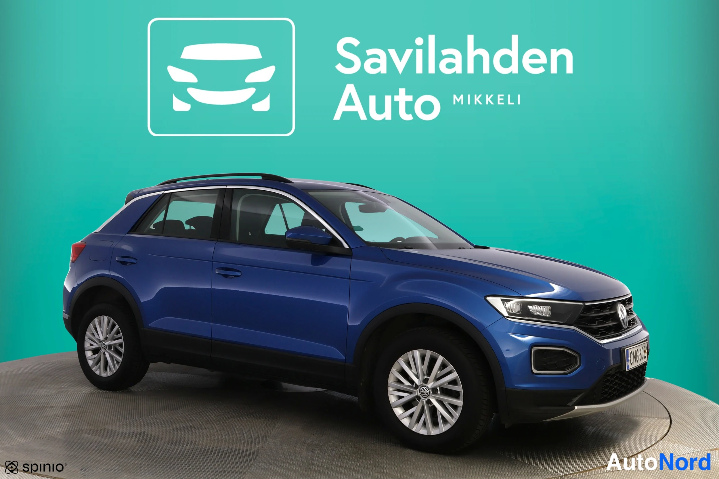 Sininen Volkswagen T-Roc 2019, etuviisto, keula oikealle, kuva 4