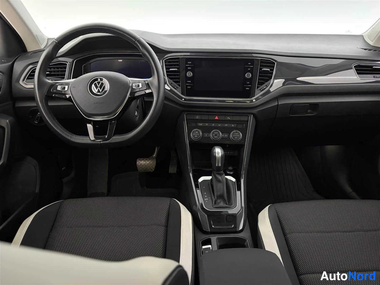 Sininen Volkswagen T-Roc 2022, ohjaamo, kuva 13