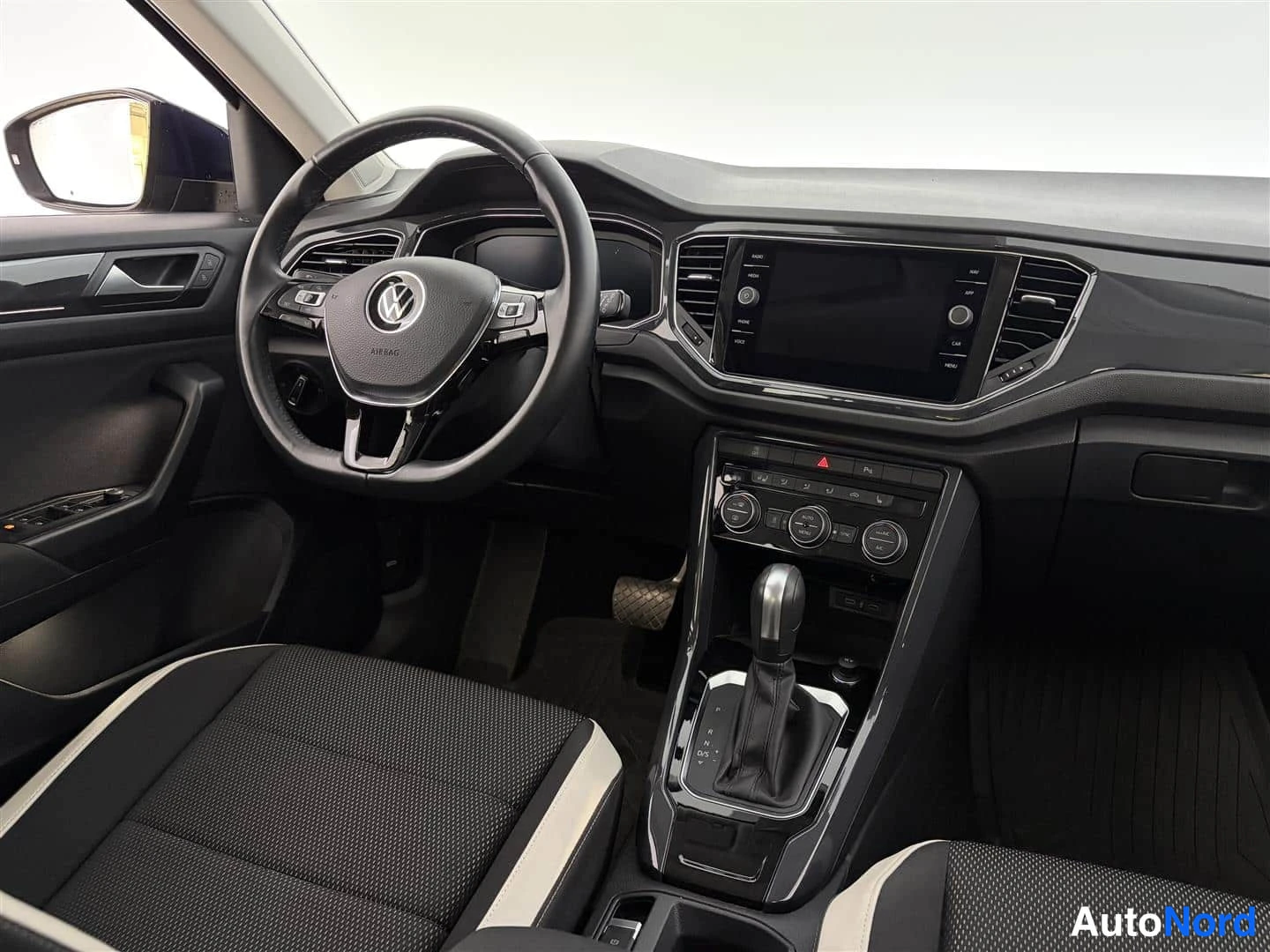 Sininen Volkswagen T-Roc 2022, ohjaamo, kuva 14