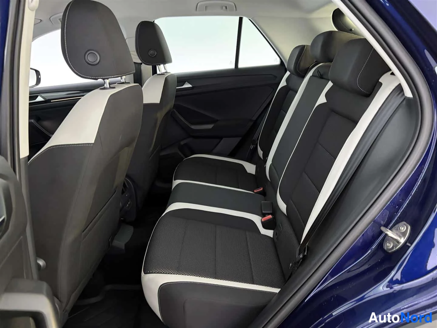 Sininen Volkswagen T-Roc 2022, takaistuimet, kuva 18