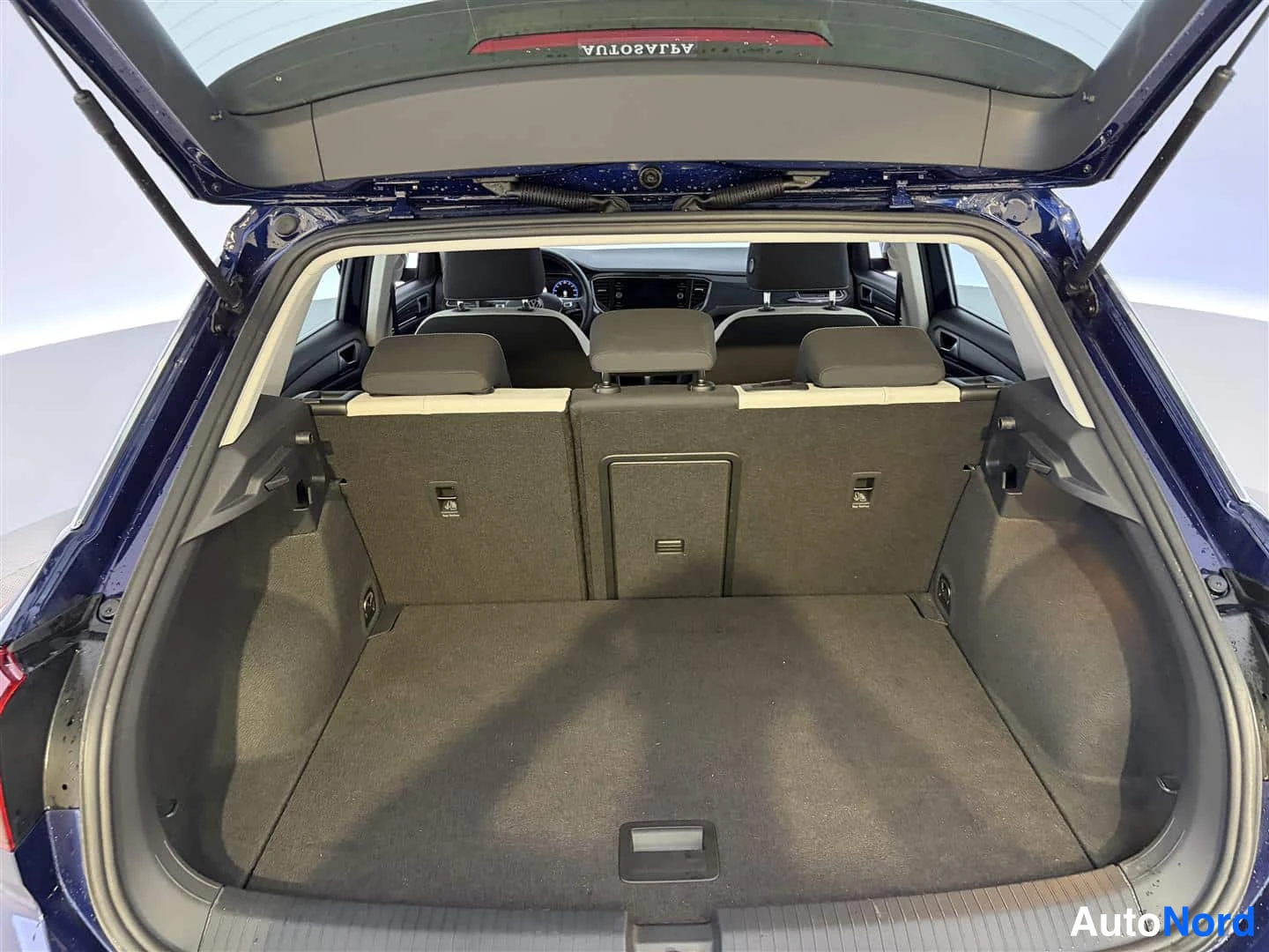 Sininen Volkswagen T-Roc 2022, tavaratila, kuva 19