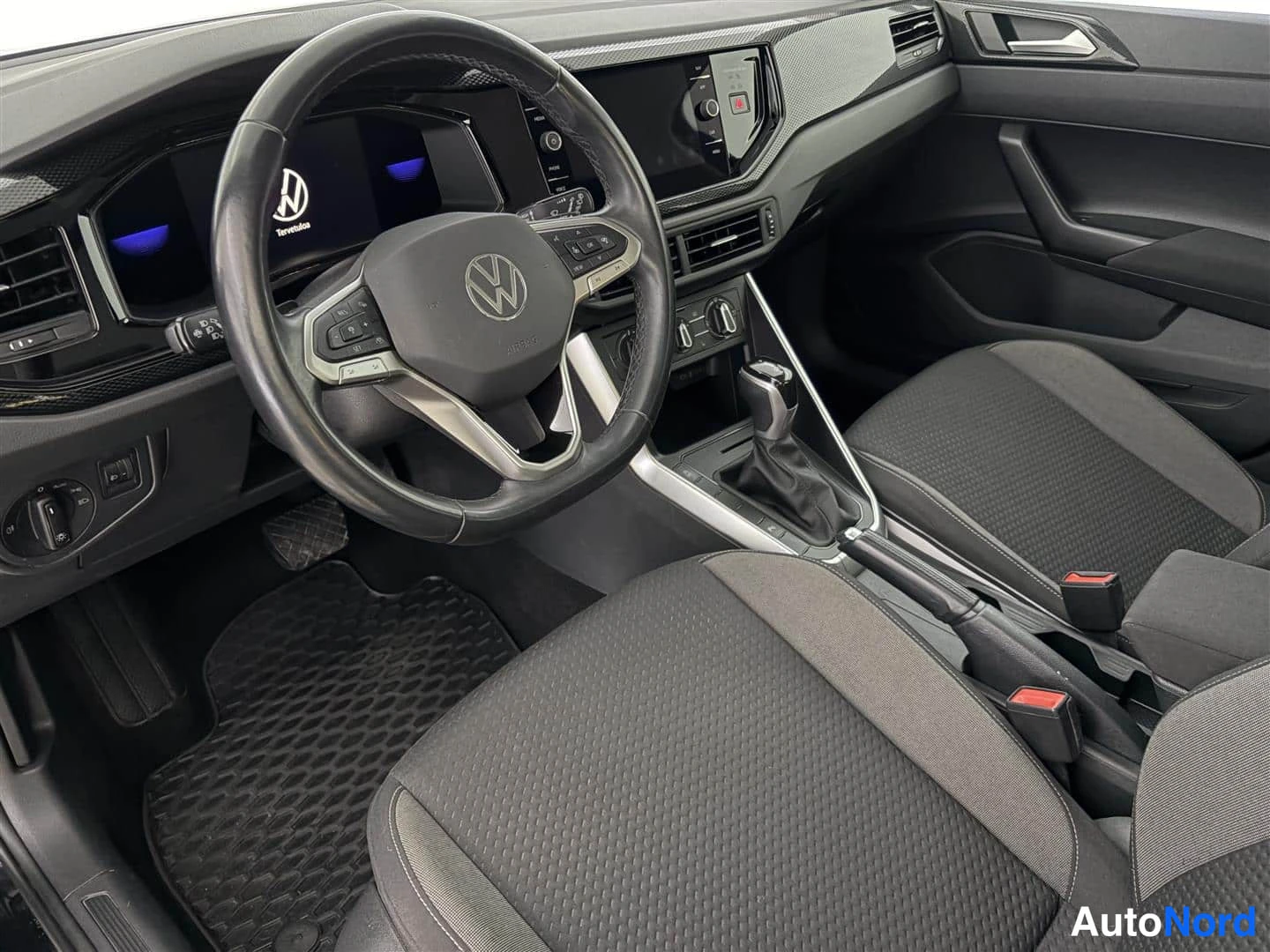 Musta Volkswagen Taigo 2021, ohjaamo, kuva 15