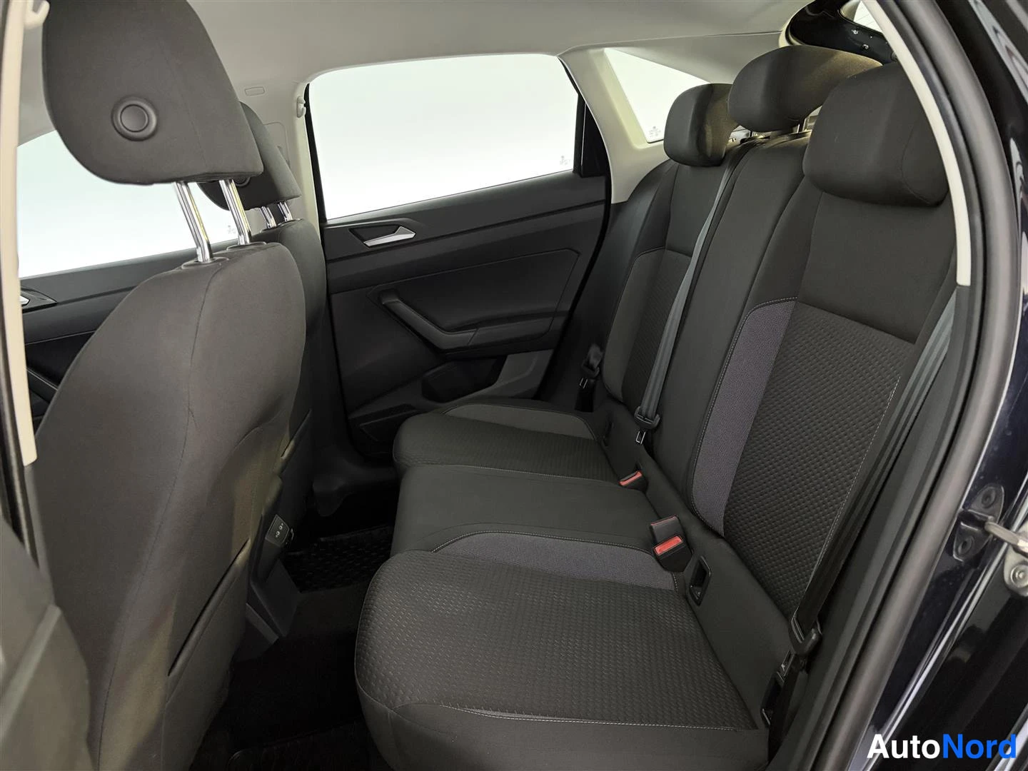 Musta Volkswagen Taigo 2021, takaistuimet, kuva 19