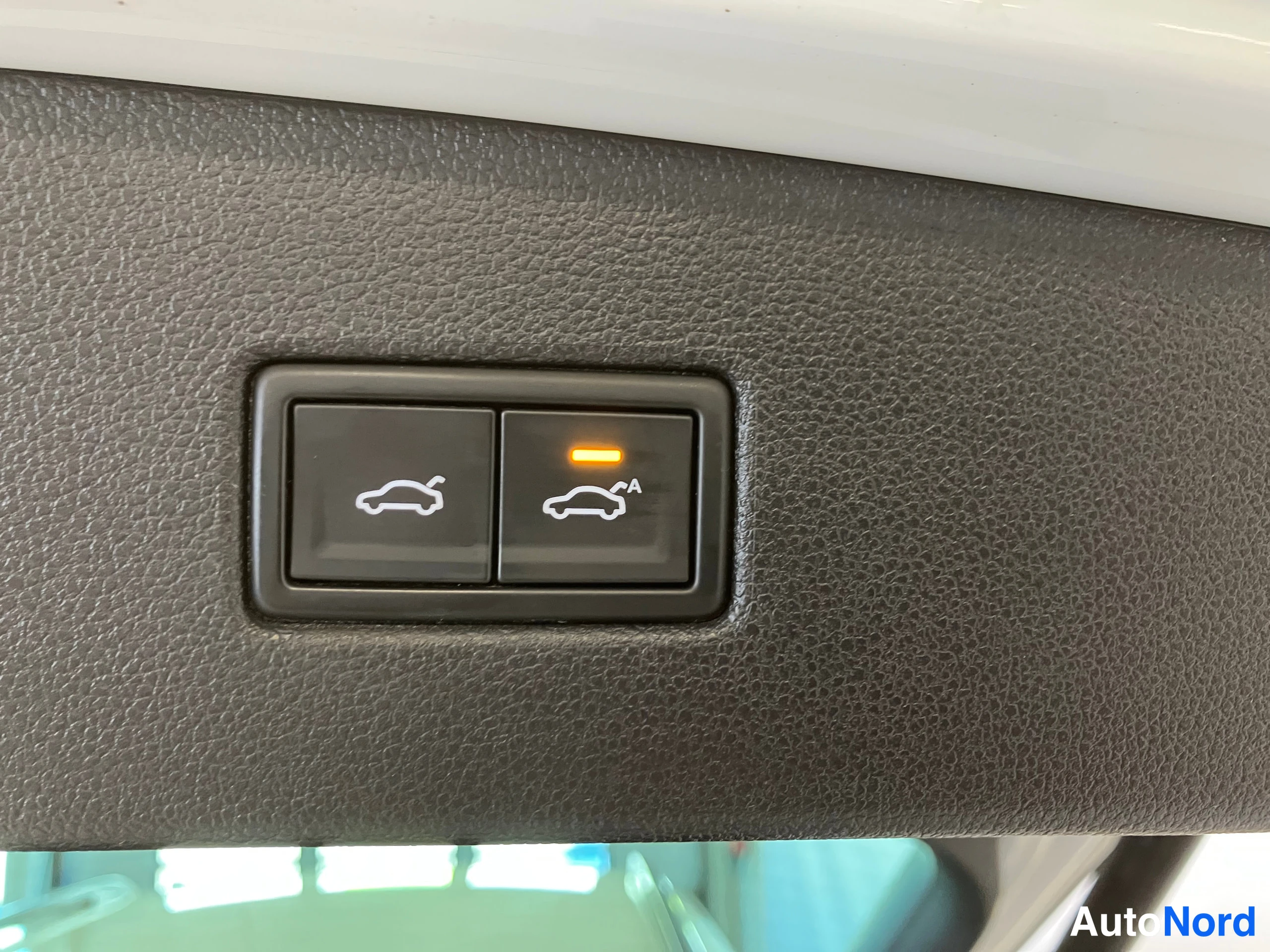 Valkoinen Volkswagen Tiguan 2018, yksityiskohta, kuva 20