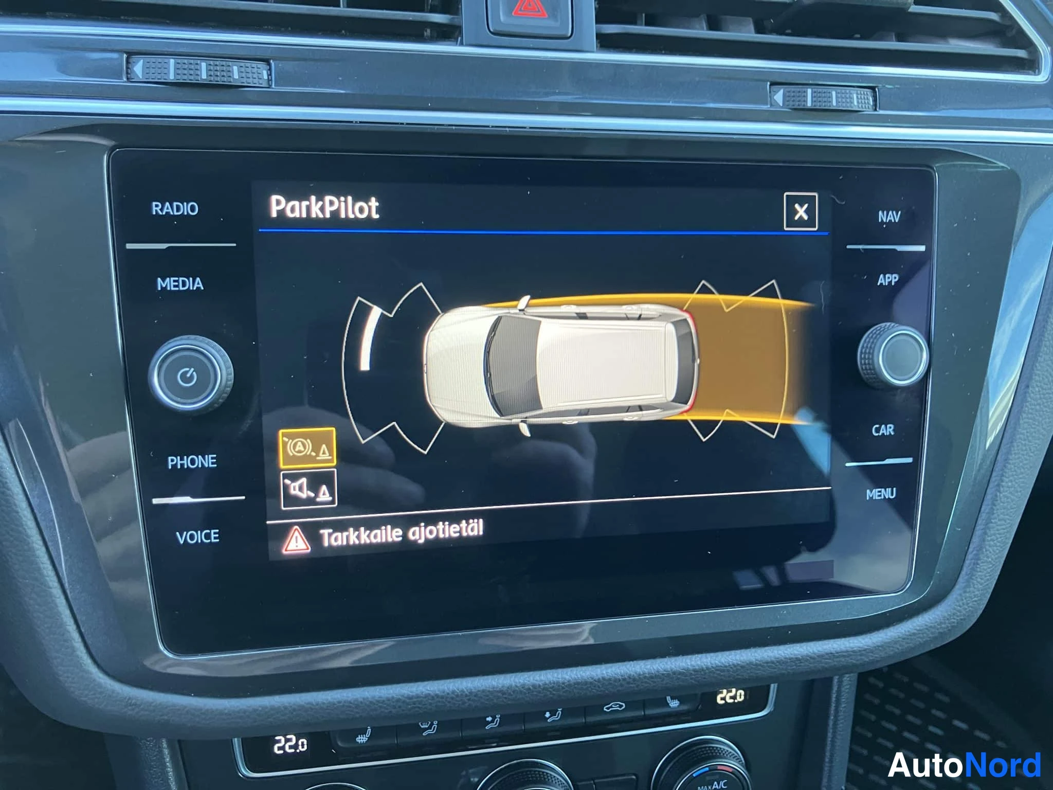 Valkoinen Volkswagen Tiguan 2018, yksityiskohta, kuva 21