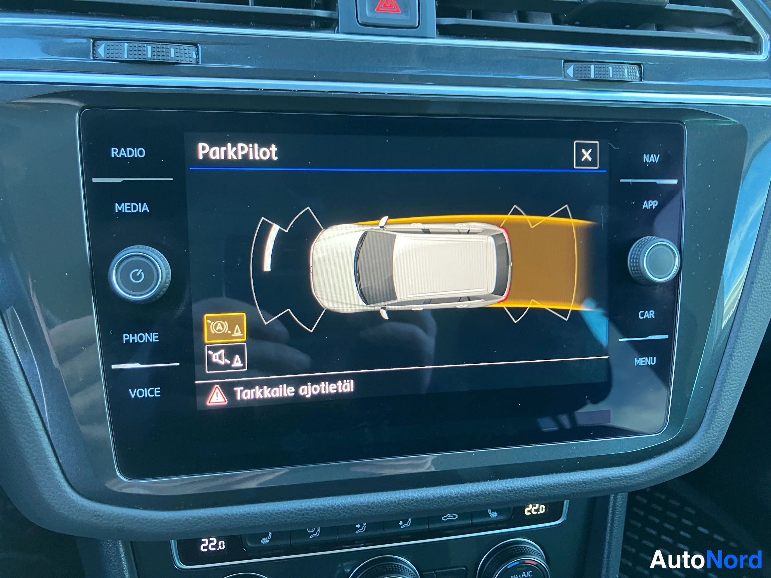 Valkoinen Volkswagen Tiguan 2018, yksityiskohta, kuva 22