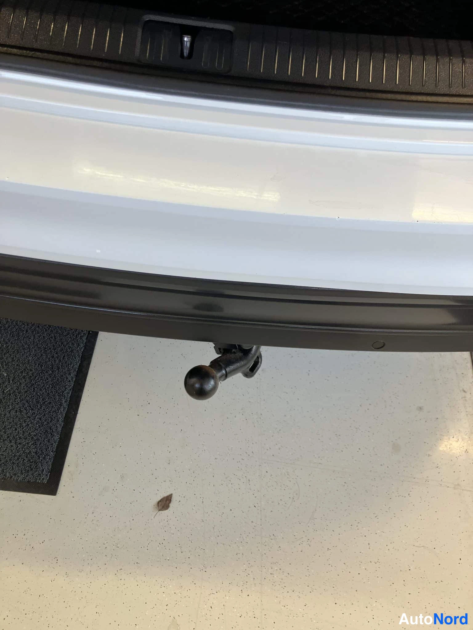 Valkoinen Volkswagen Tiguan 2018, yksityiskohta, kuva 25