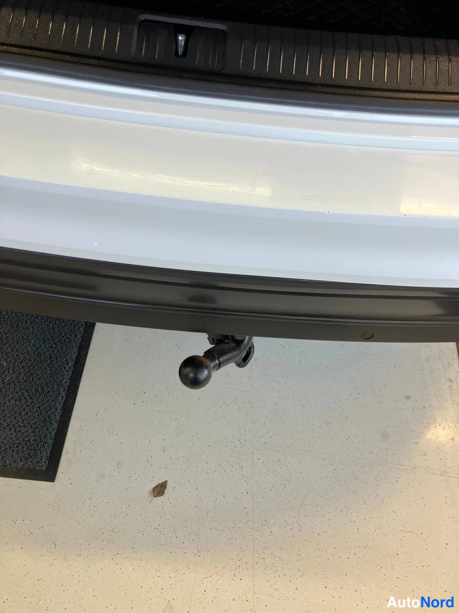 Valkoinen Volkswagen Tiguan 2018, yksityiskohta, kuva 26
