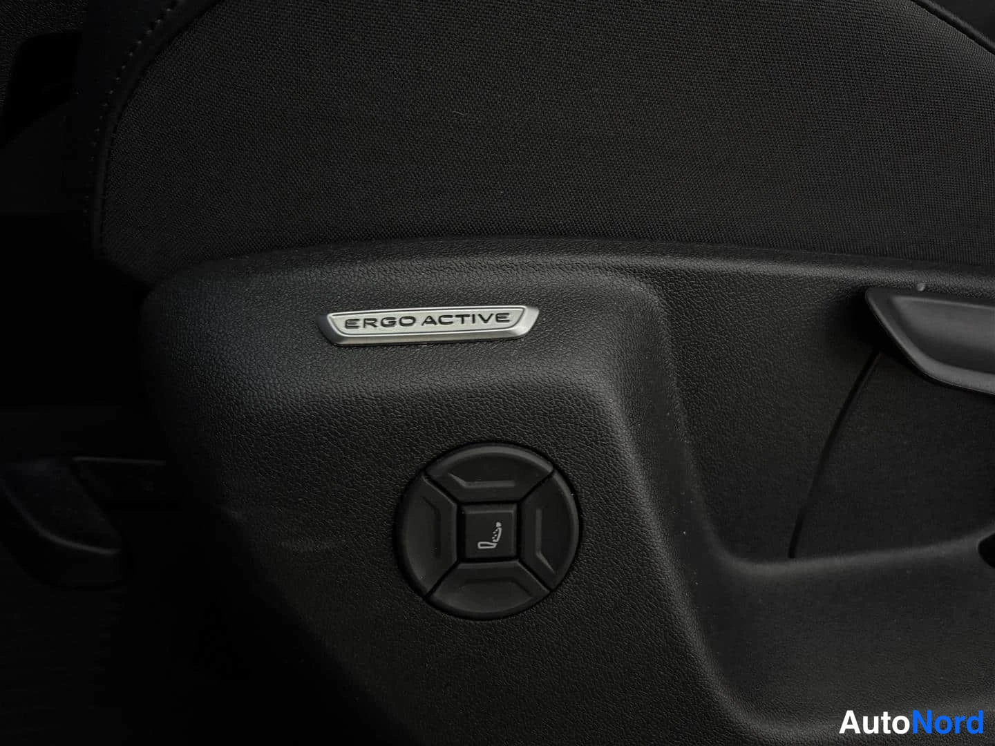 Sininen Volkswagen Tiguan 2024, yksityiskohta, kuva 36