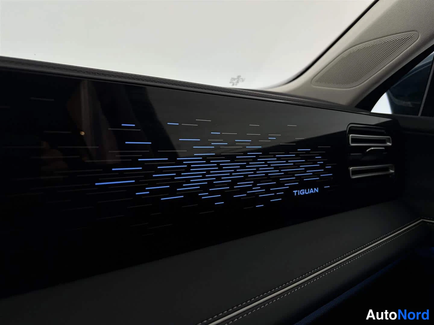 Sininen Volkswagen Tiguan 2024, yksityiskohta, kuva 39