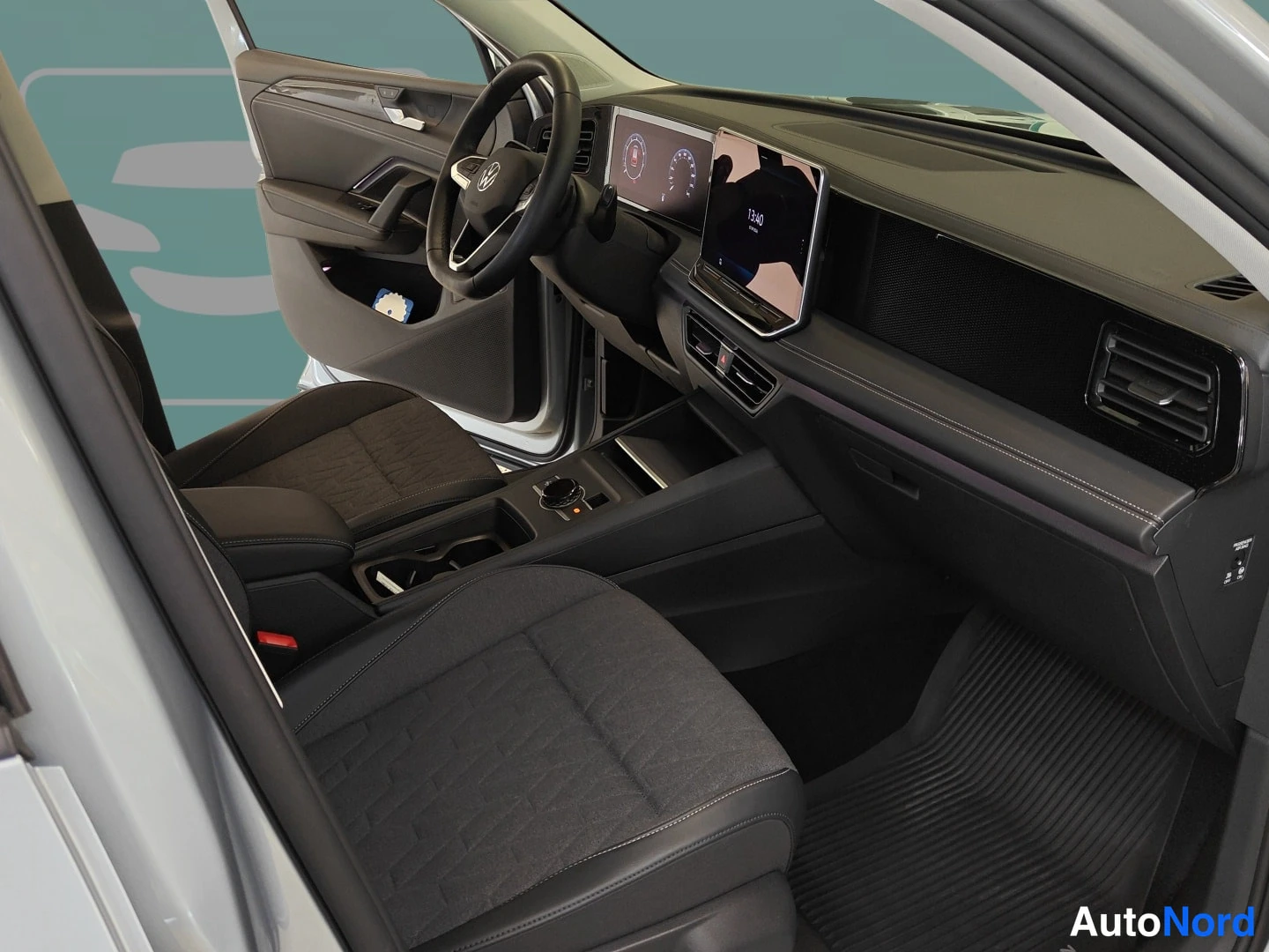 Hopea Volkswagen Tiguan 2024, etuistuimet, kuva 11