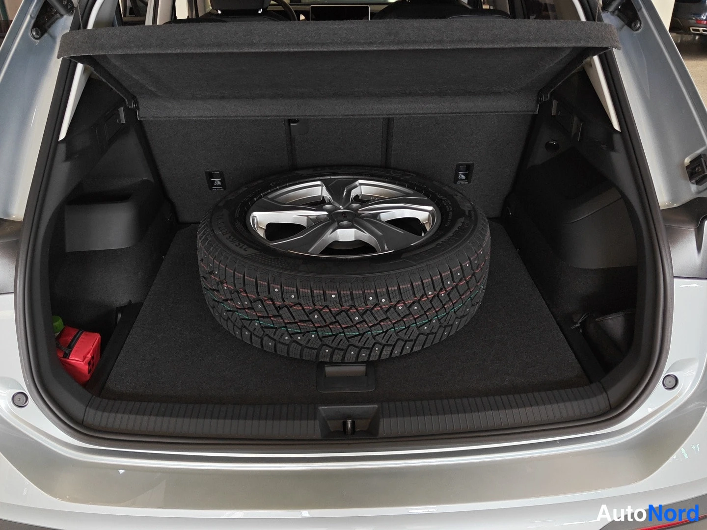 Hopea Volkswagen Tiguan 2024, tavaratila, kuva 14